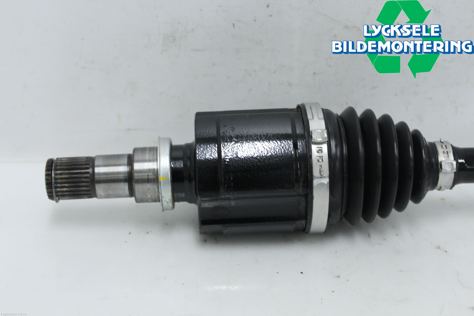 Suzuki SX4 S-CROSS 22- Drivaxel Fram Vänster