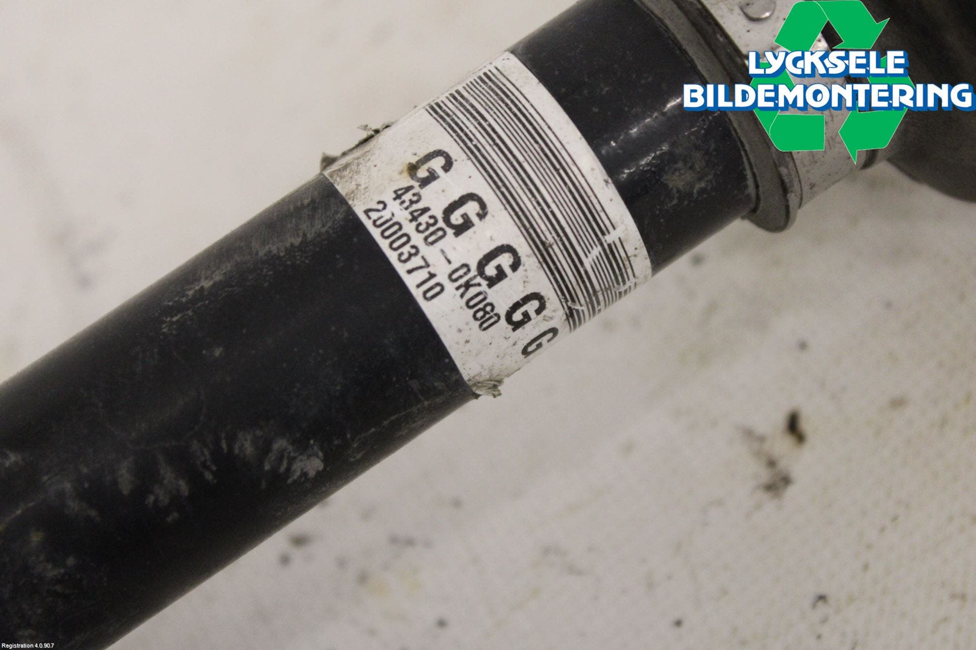 Toyota HILUX 16- Drivaxel Fram Höger