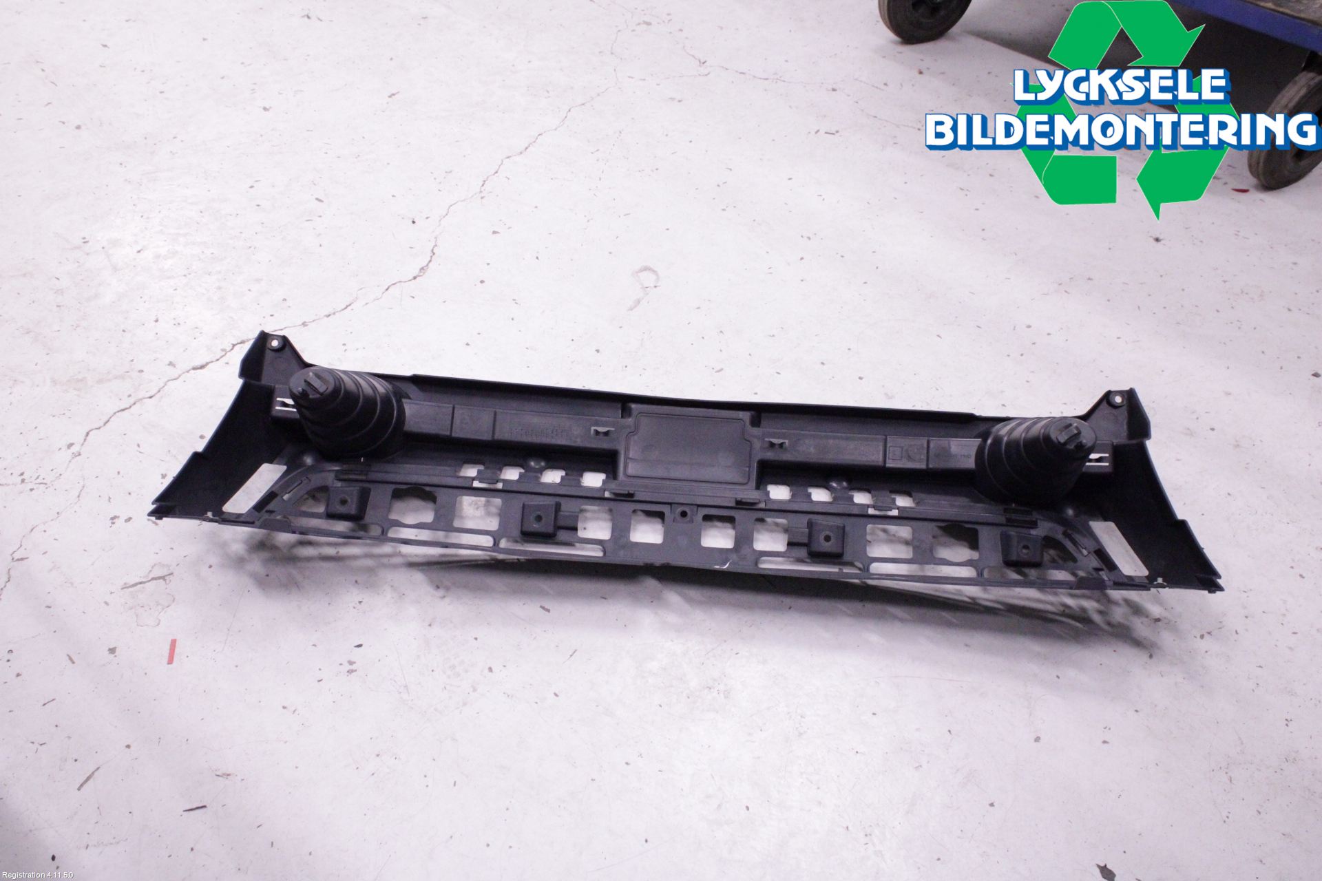 Ford KUGA 13-16 Grilldel Mitt