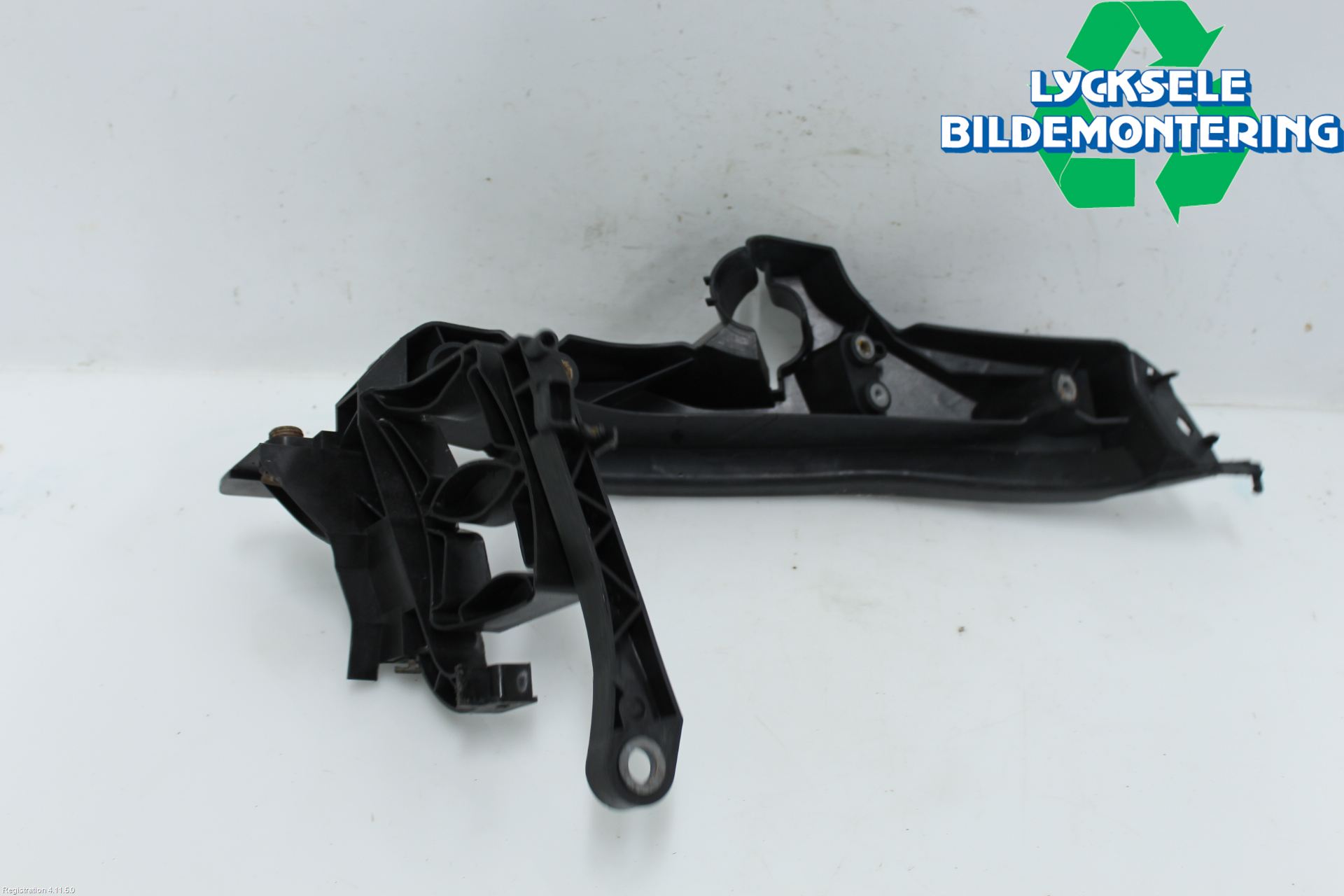 Audi A4/S4 08-11 Strålkastarsarg Vänster