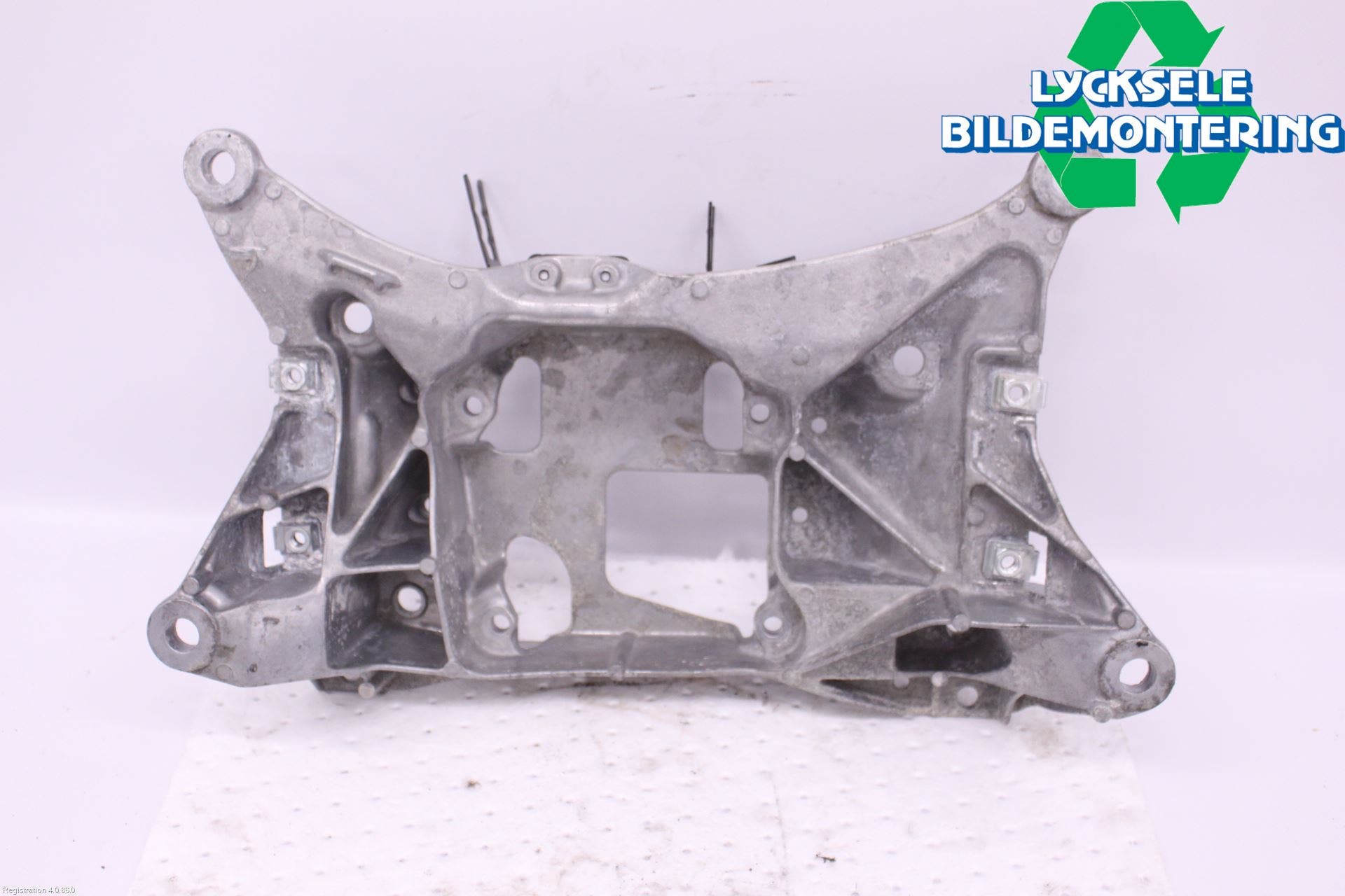 Audi A6 F2/C8 19- Växellådsbalk