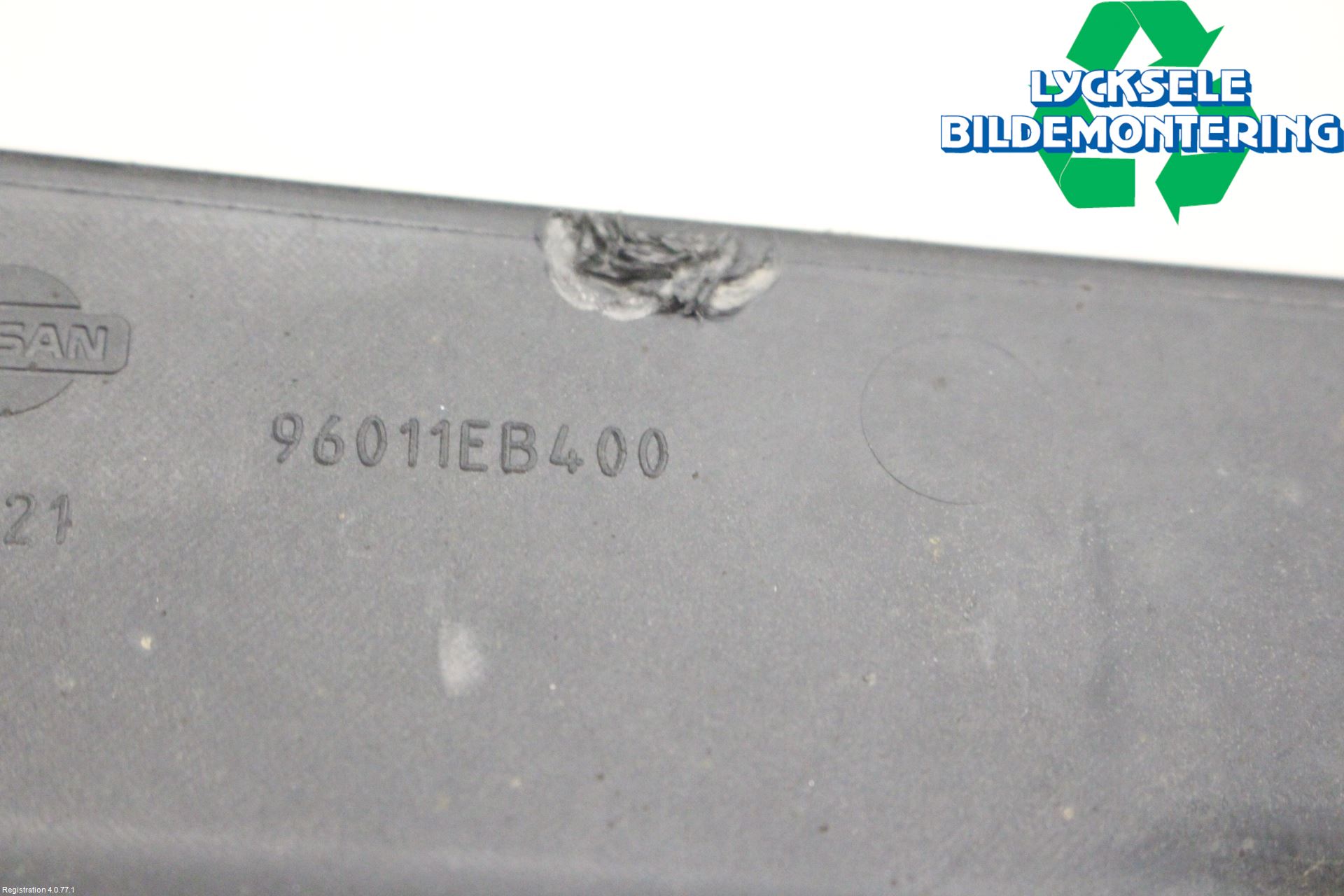 Nissan NAVARA 05-16 Stötfångardel Fram Mitt