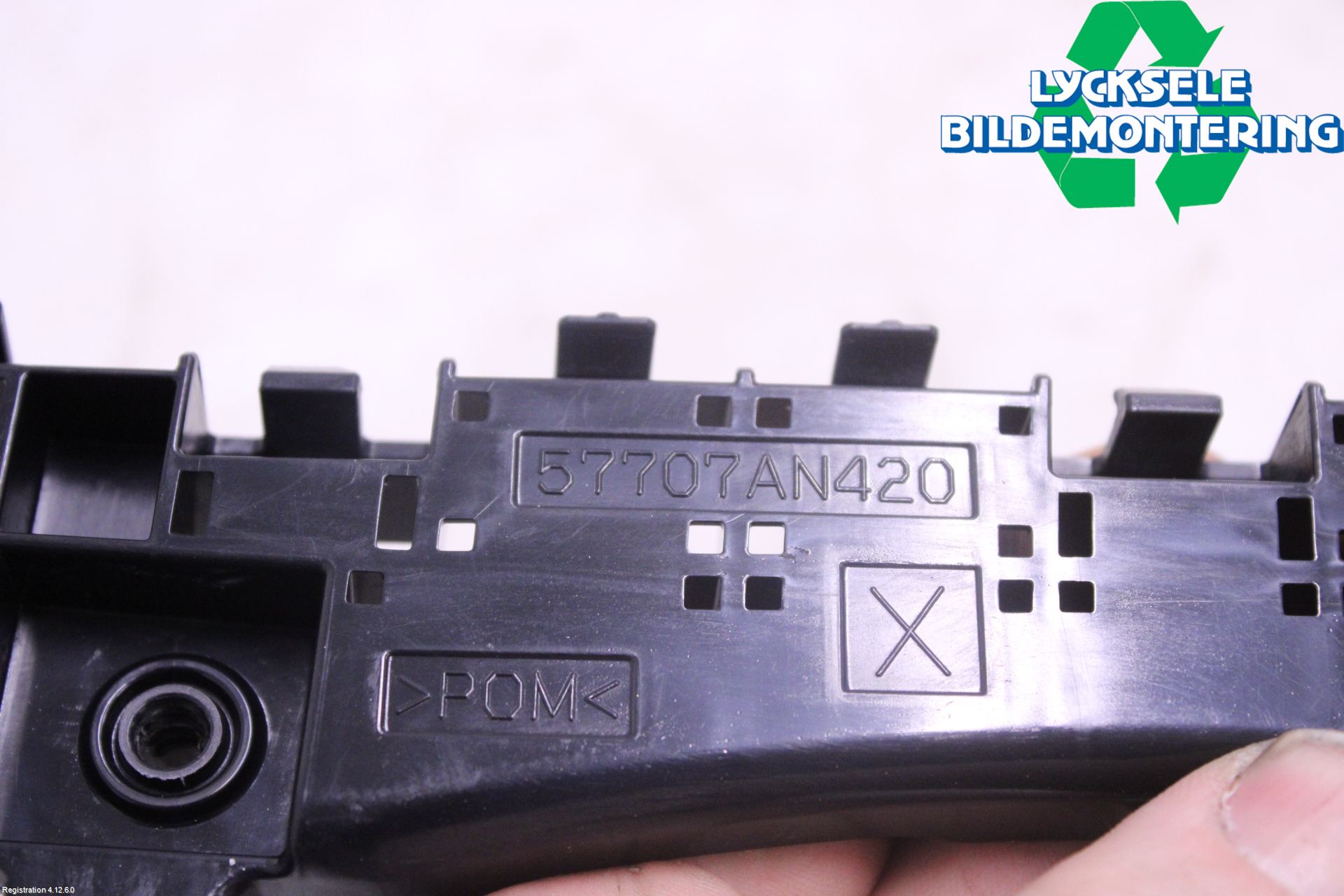 Subaru OUTBACK 21- Stötfångarfäste Bak Hö