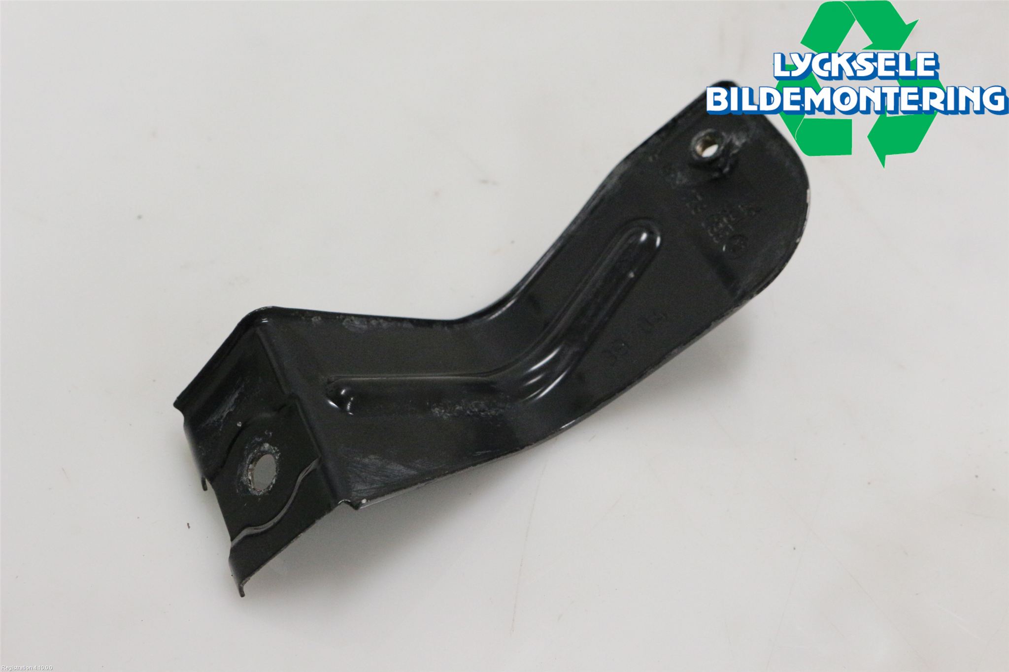 Volkswagen VW PASSAT 01-05 Skärmfäste Fram Hö