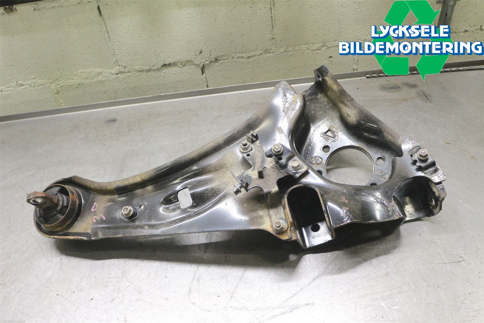 Mitsubishi OUTLANDER 13-21 Bärarm Bak Höger