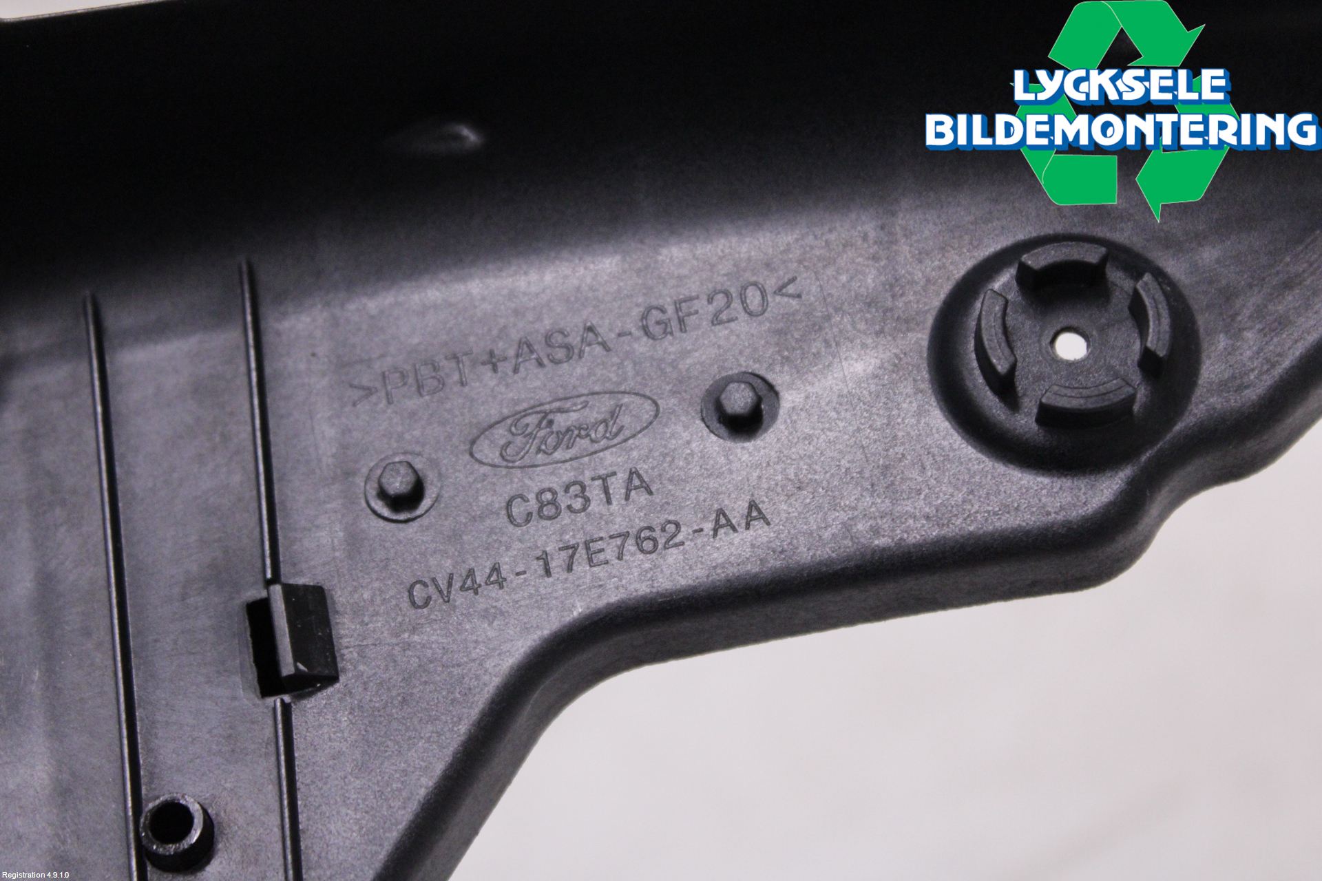 Ford KUGA 13-16 Strålkast Fästsarg