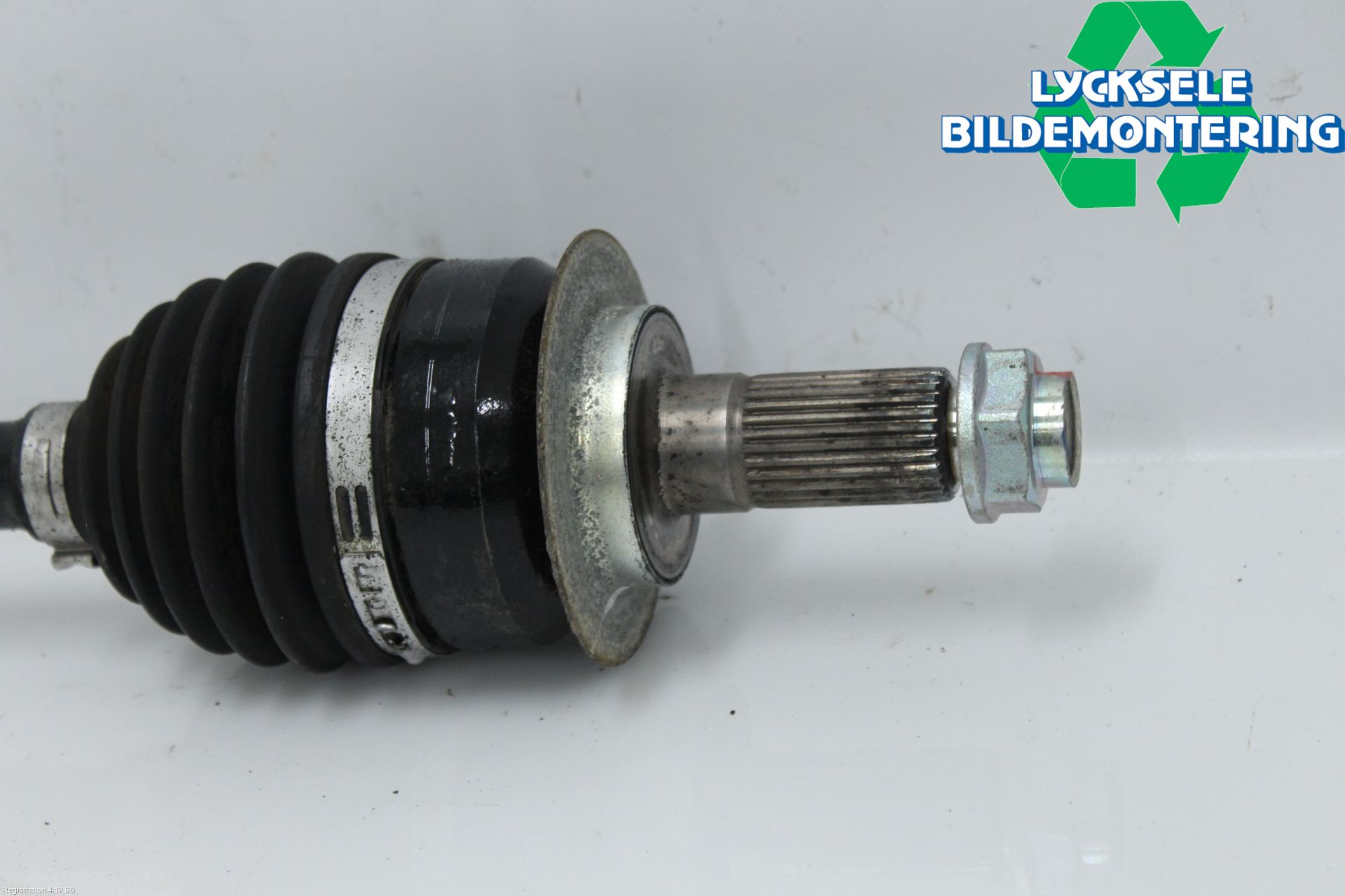 Suzuki SX4 S-CROSS 22- Drivaxel Fram Vänster