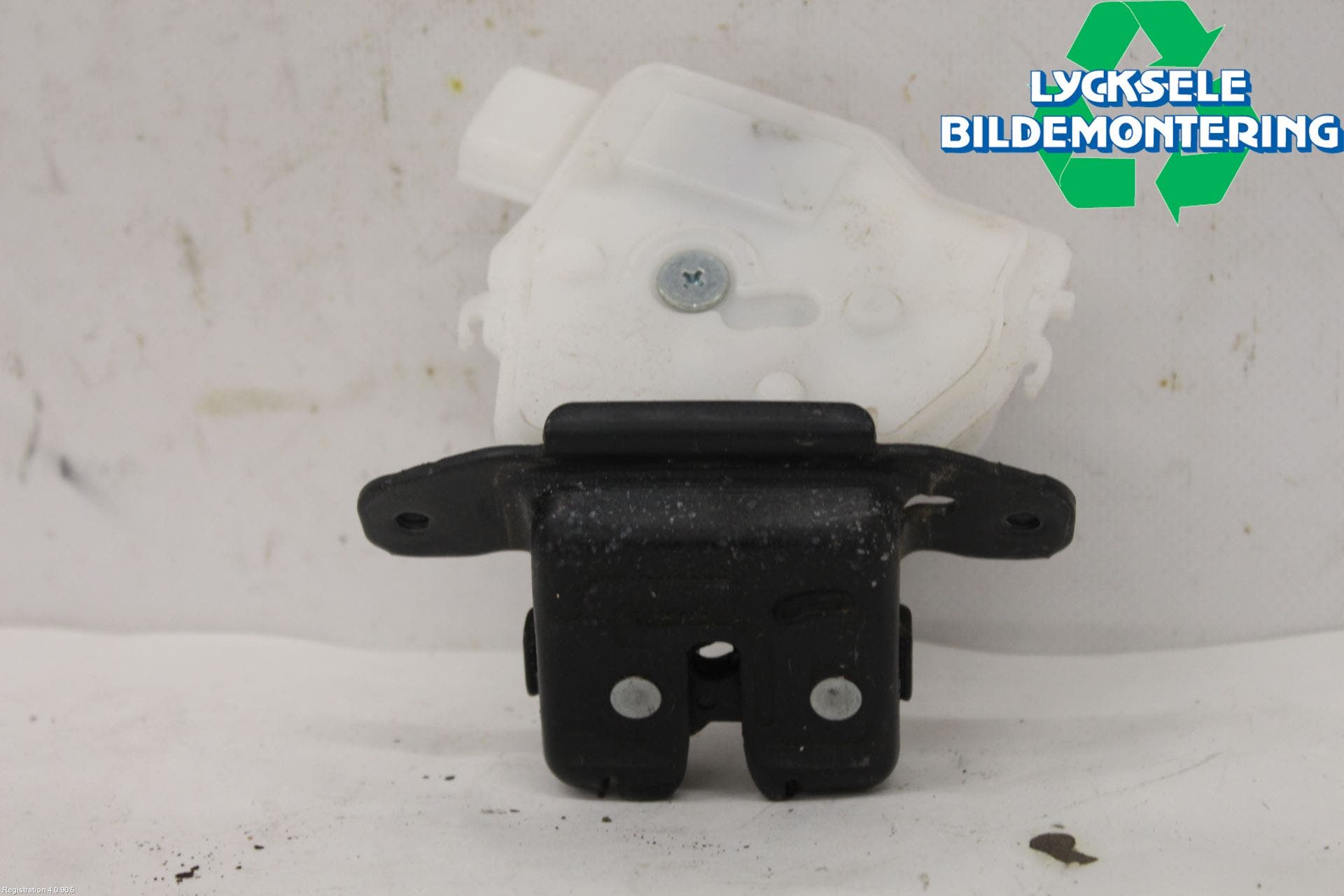 Toyota YARIS XP130 15-20 Låskista Baklucka