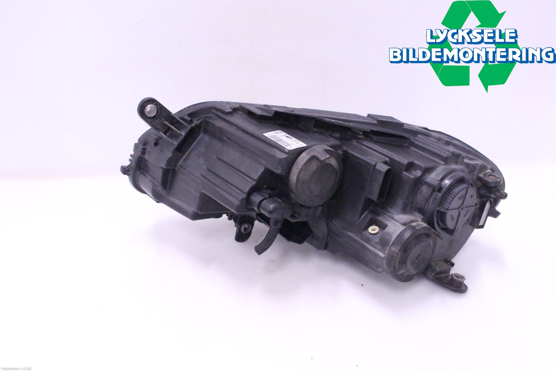Volkswagen VW PASSAT 11-14 Strålkastare Höger