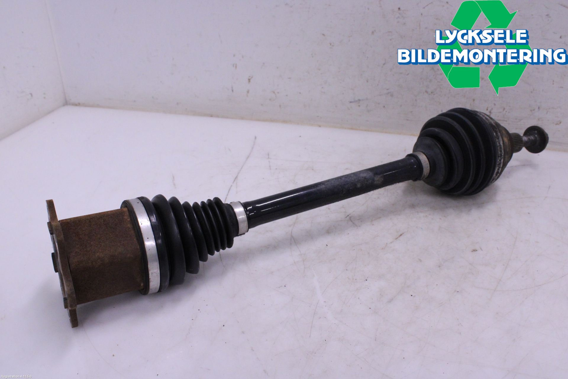 Volkswagen VW PASSAT 11-14 Drivaxel Fram Höger