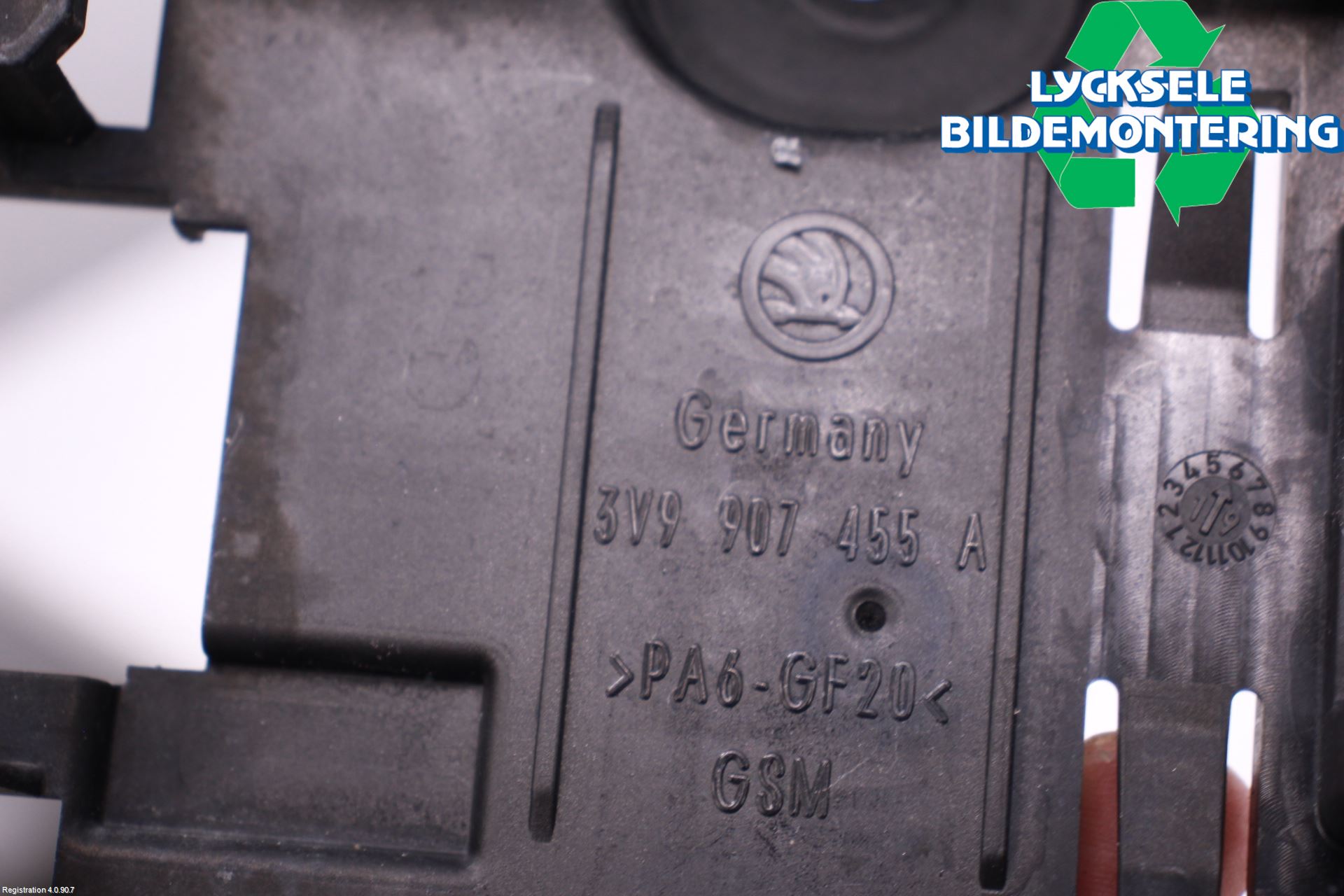 Skoda SUPERB 16-24 Stötfångardel Bak Vä