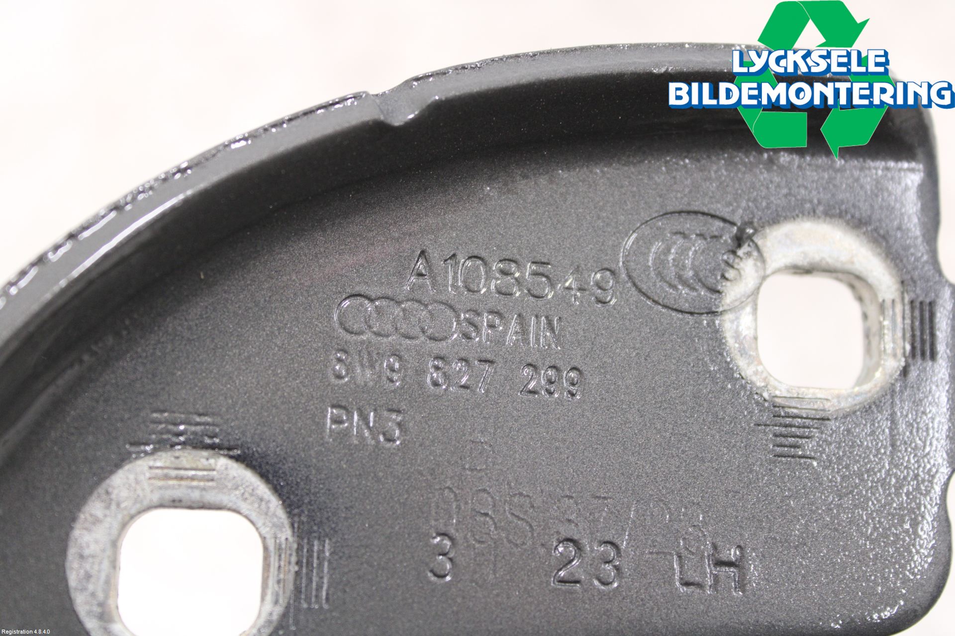 Audi A4/S4 B9 20- Bakluckegångjärn Vä