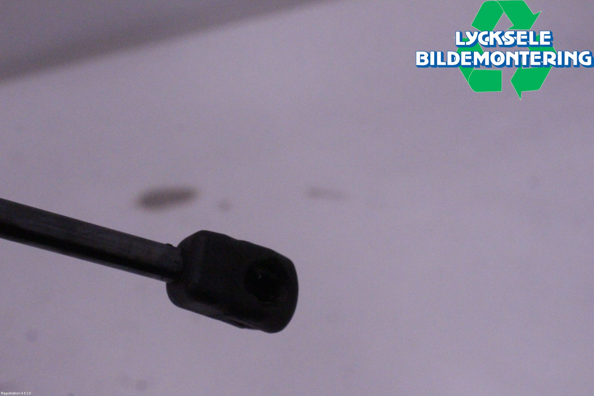 Audi A6 F2/C8 19- Gasfjäder Motorhuv