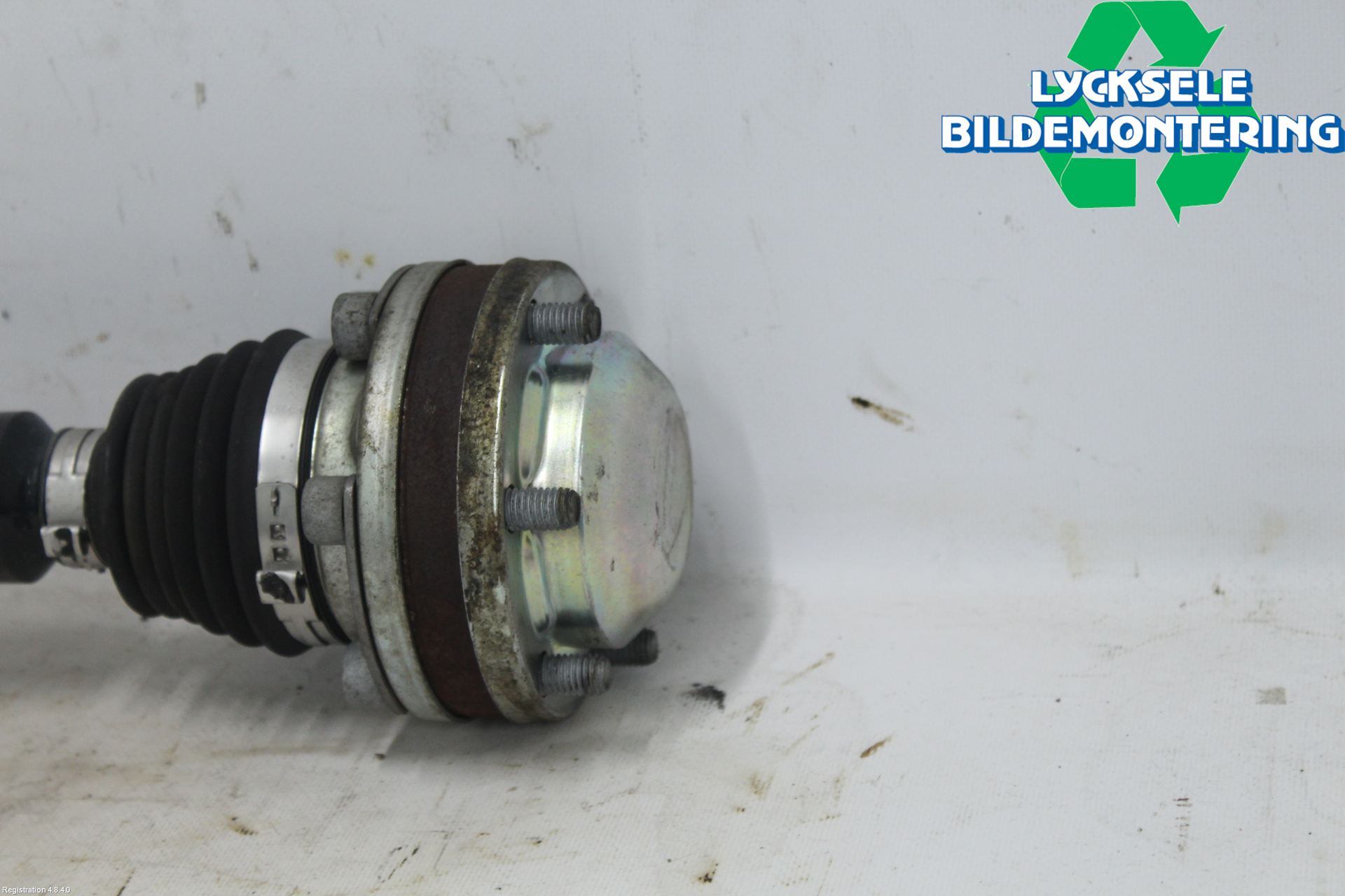 Volkswagen VW PASSAT 11-14 Drivaxel Fram Höger