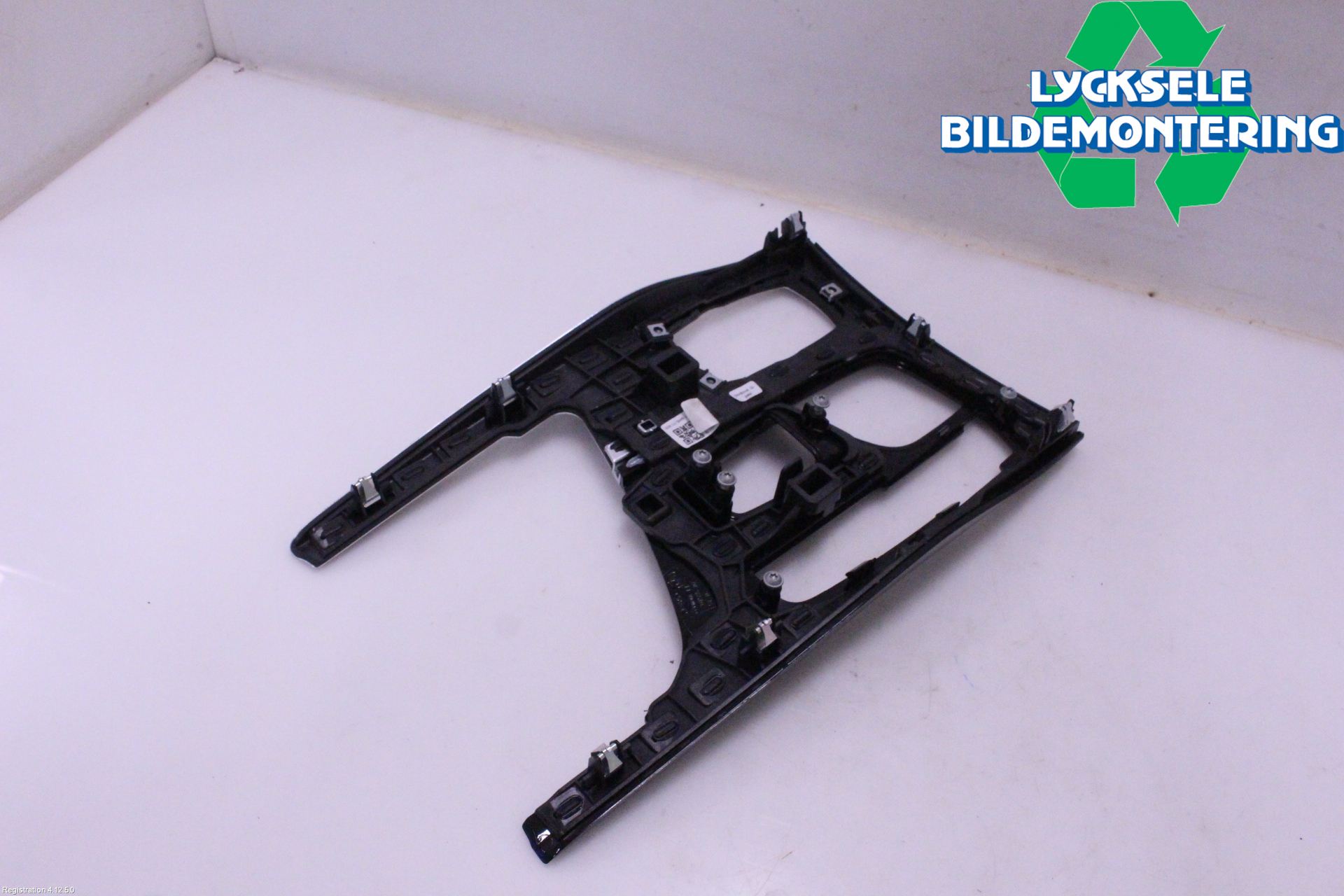BMW 5 G30/G31/F90 17-23 Instrumentkonsoll Mitt