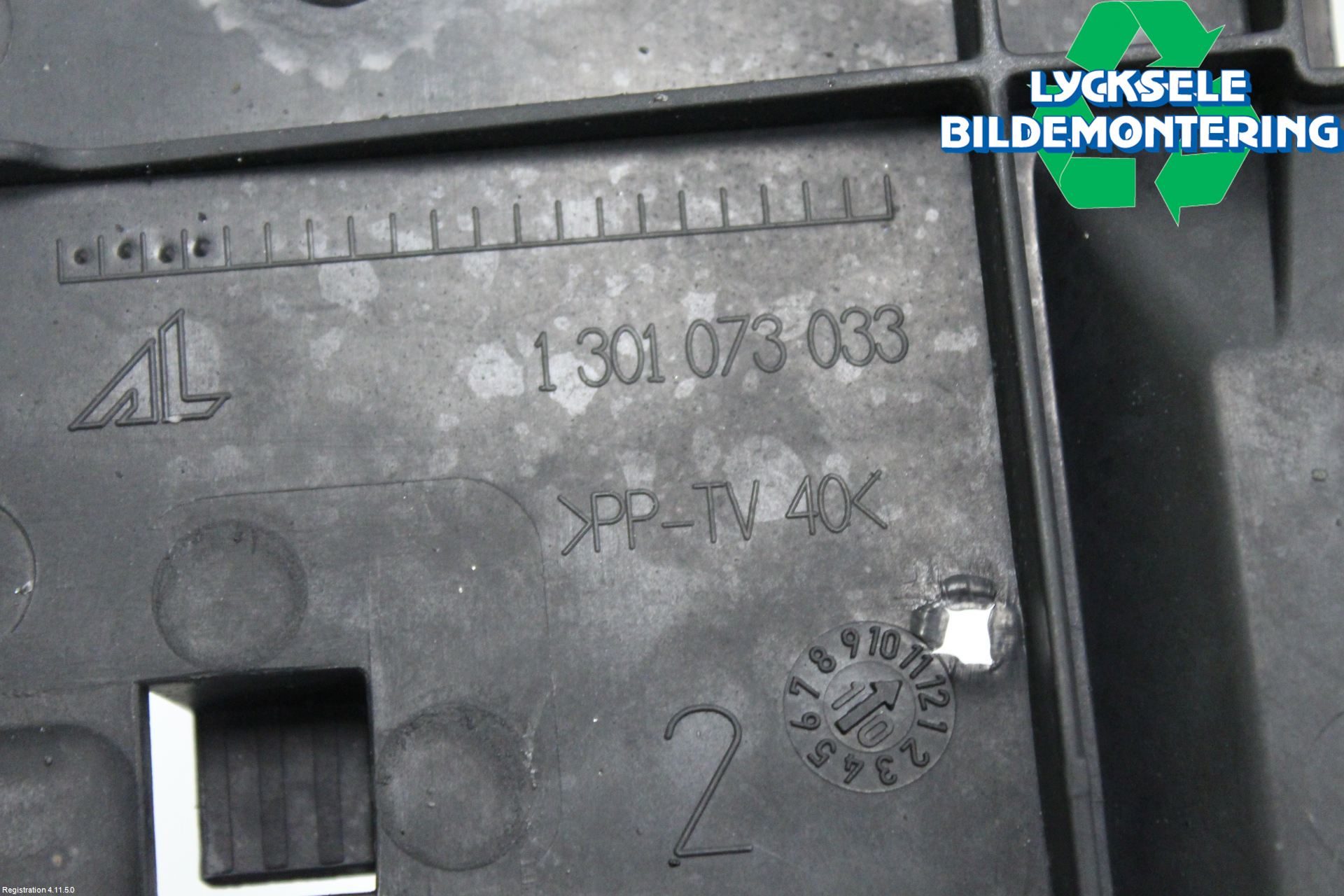 Audi A4/S4 08-11 Strålkastarsarg Vänster