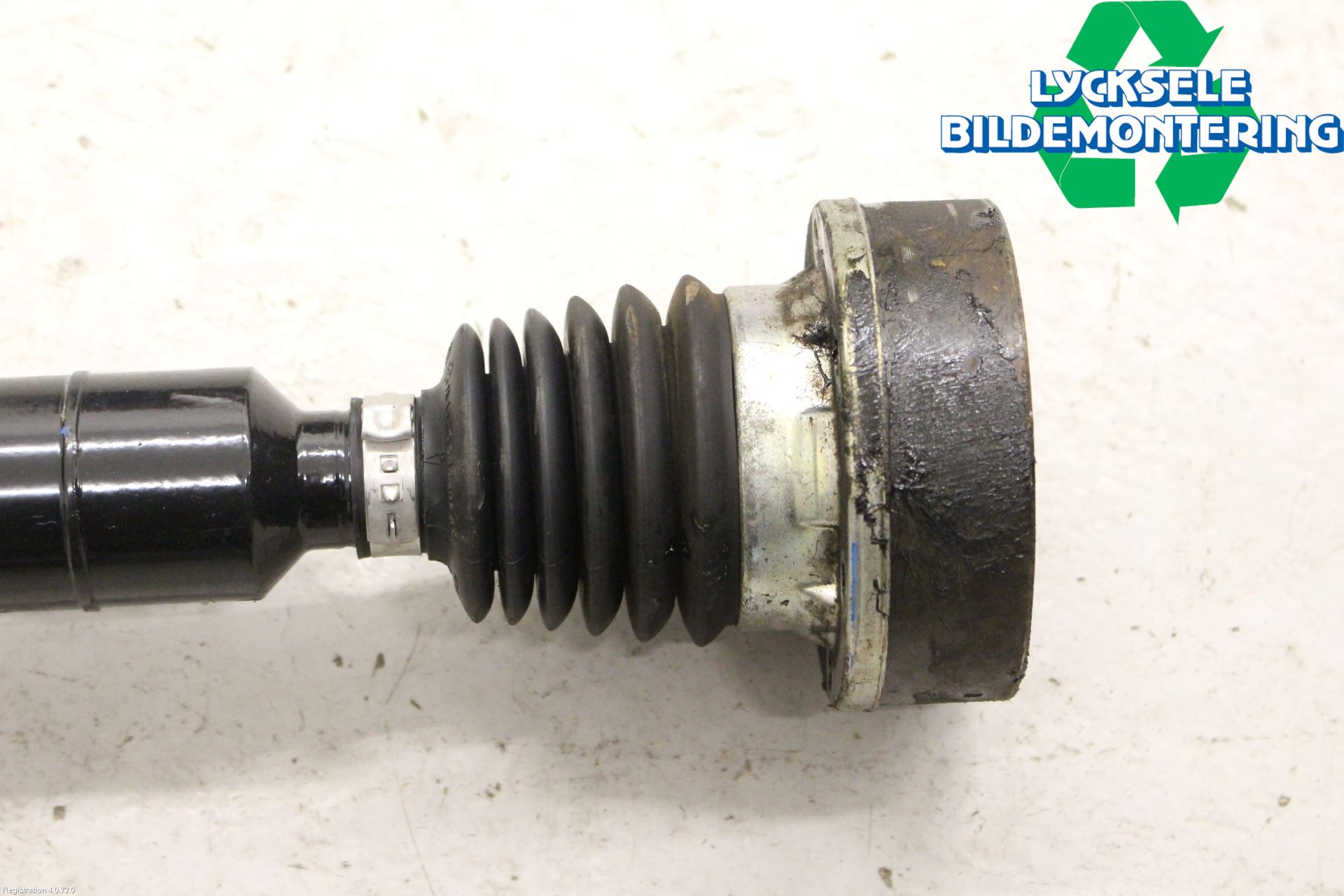 Volkswagen VW TOURAN 10-15 Drivaxel Fram Höger