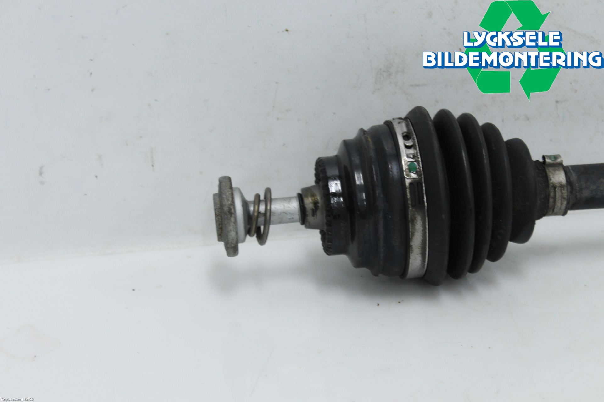 BMW 3 F30/F31/F80 12-19 Drivaxel Fram Vänster