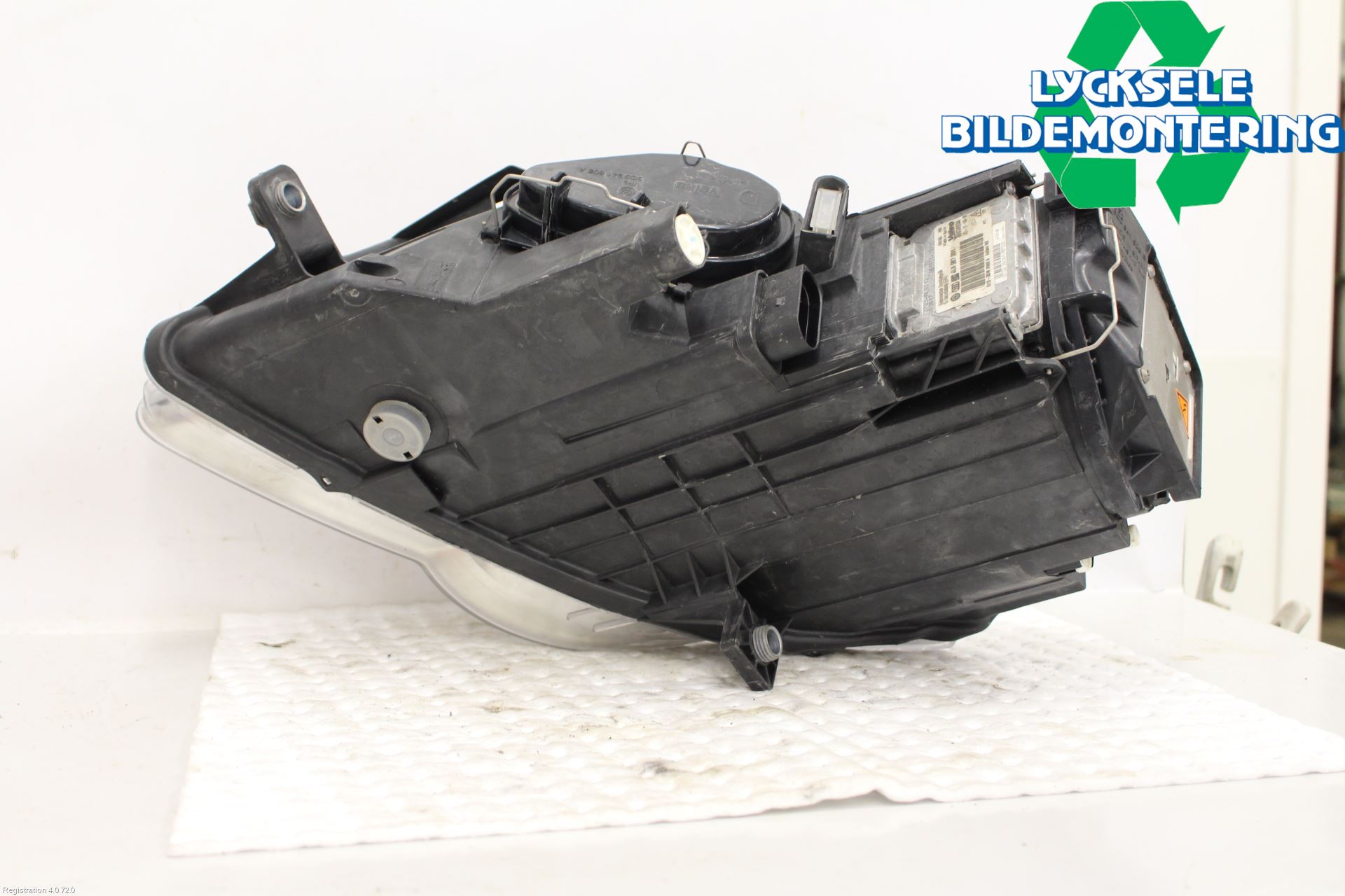 Volkswagen VW PASSAT 05-11 Strålkastare Höger