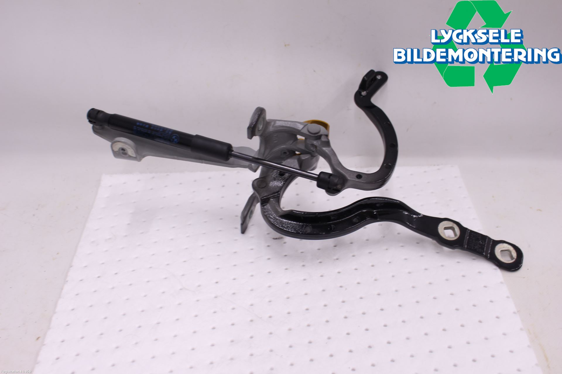 BMW 5 G30/G31/F90 17-23 Bakluckegångjärn Hö