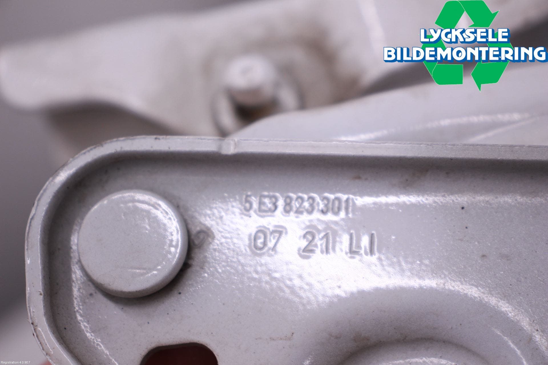 Skoda OCTAVIA (NX) 20- Huvgångjärn