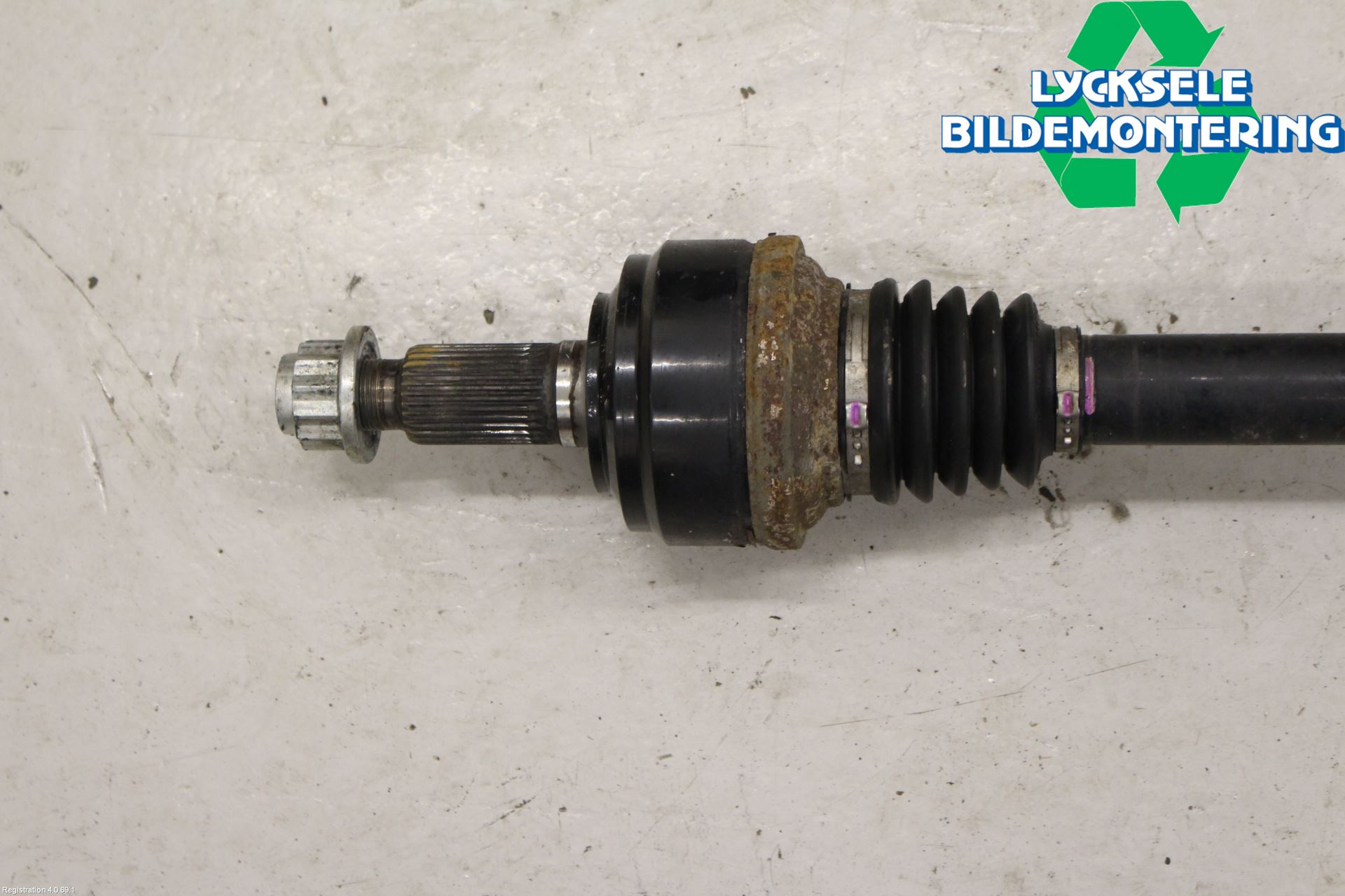 Volkswagen VW TOUAREG 7P 11-18 Drivaxel Bak Höger