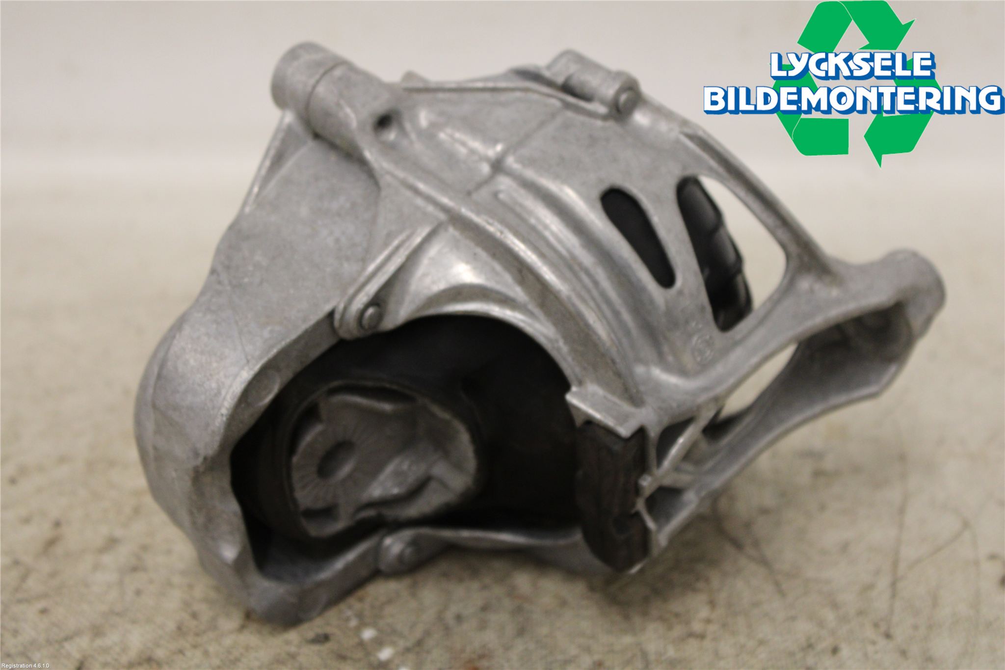 Audi A6 F2/C8 19- Motorfäste