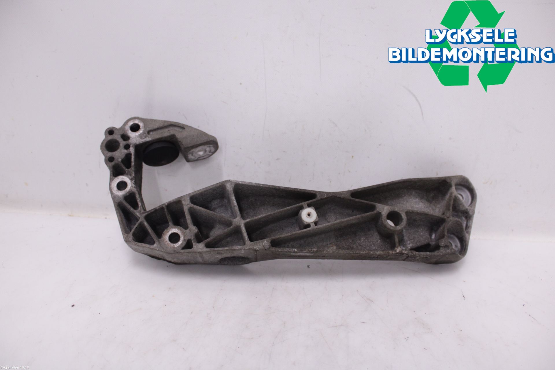 BMW 5 F10/F11/F18 09-17 Växellådsbalk