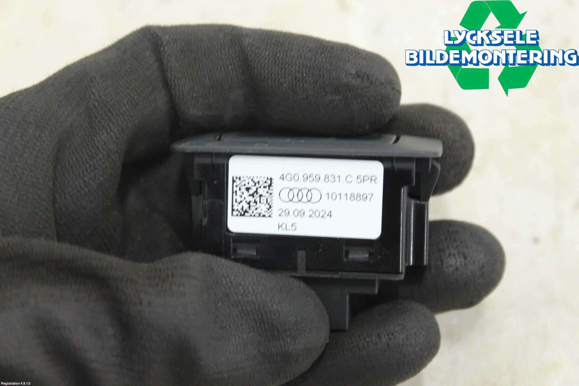 Audi Q3 F3 19- Strömställare Baklucka