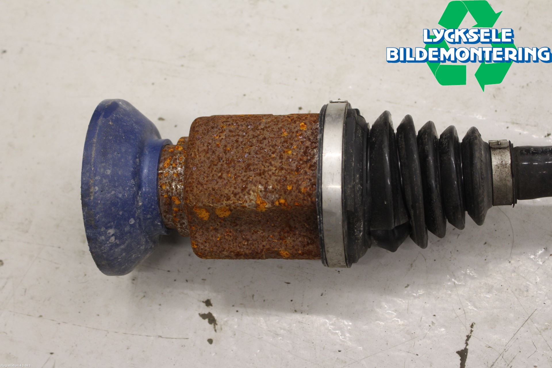 Volkswagen VW TIGUAN 16-24 Drivaxel Fram Höger