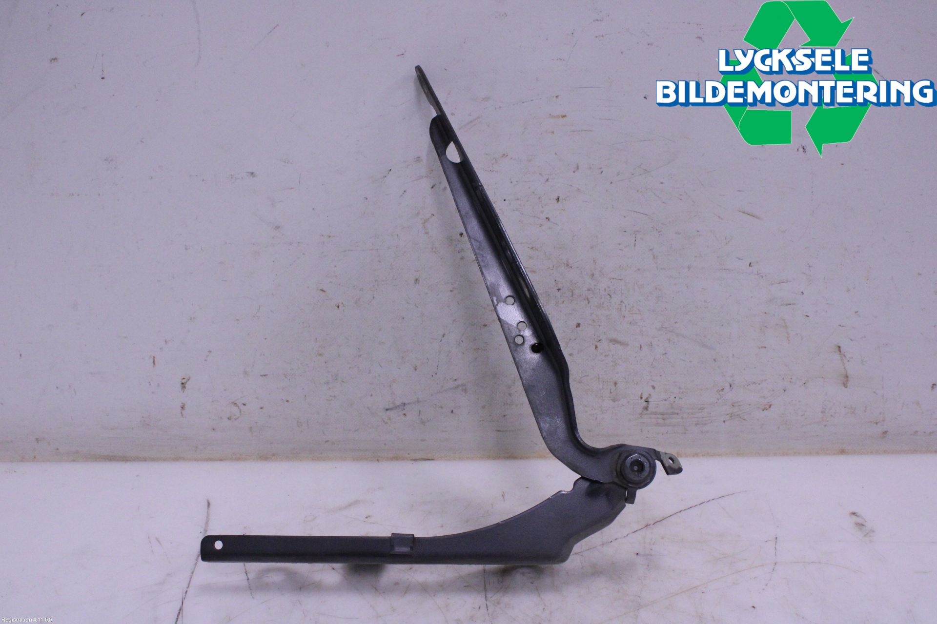 Volvo V70 05-08 Huvgångjärn