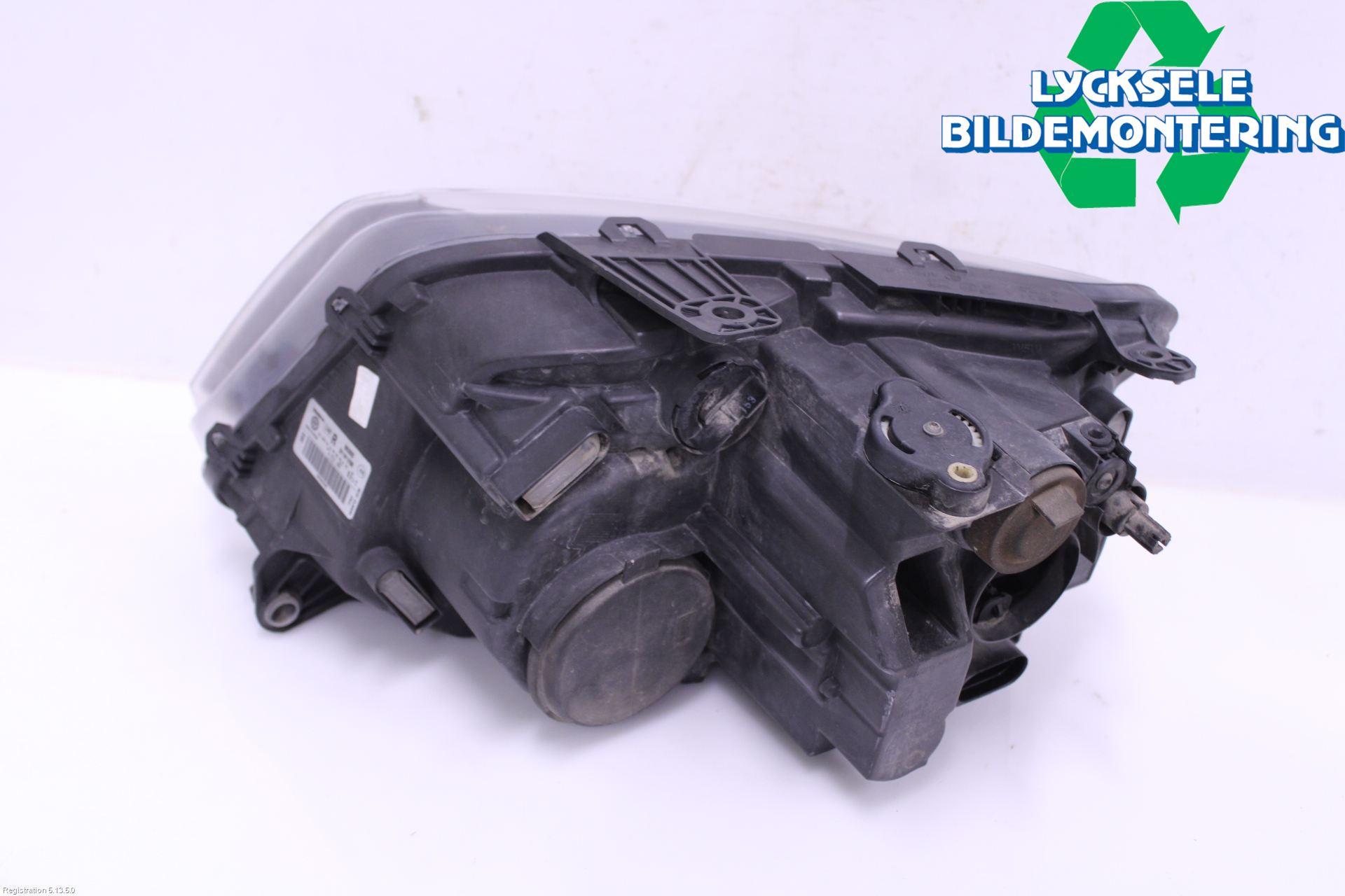 Volkswagen VW AMAROK 2H 10-22 Strålkastare Höger