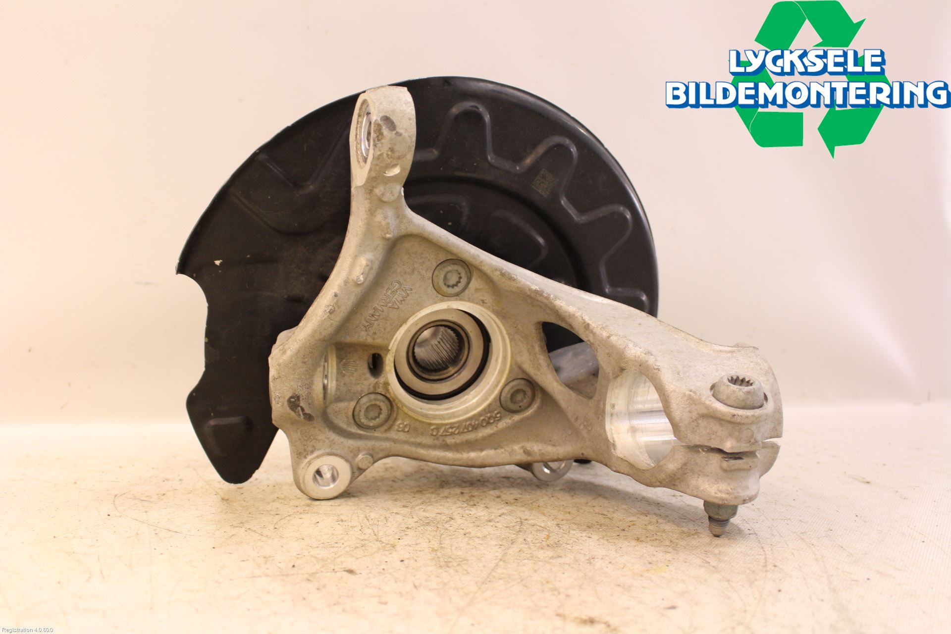 Volkswagen VW PASSAT 15-19 Styrspindel Lagerhus Vä