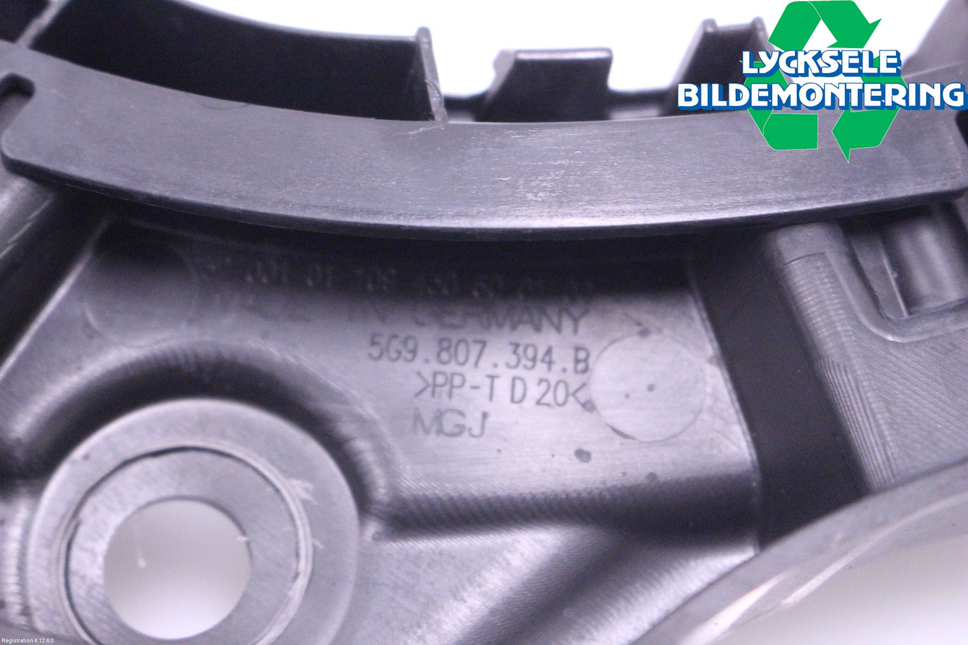 Volkswagen VW GOLF / E-GOLF VII 13-20 Stötfångarfäste Bak Hö