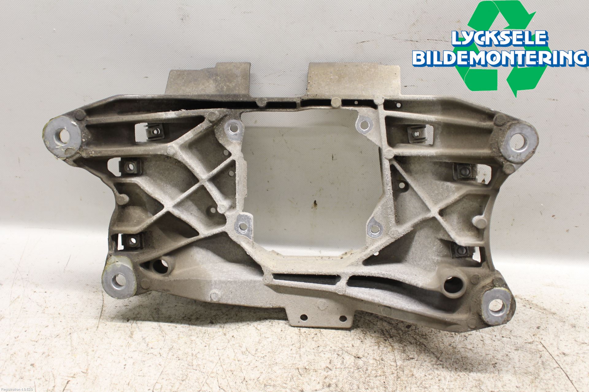 Audi A6 ALLROAD 12-18 Växellådsbalk