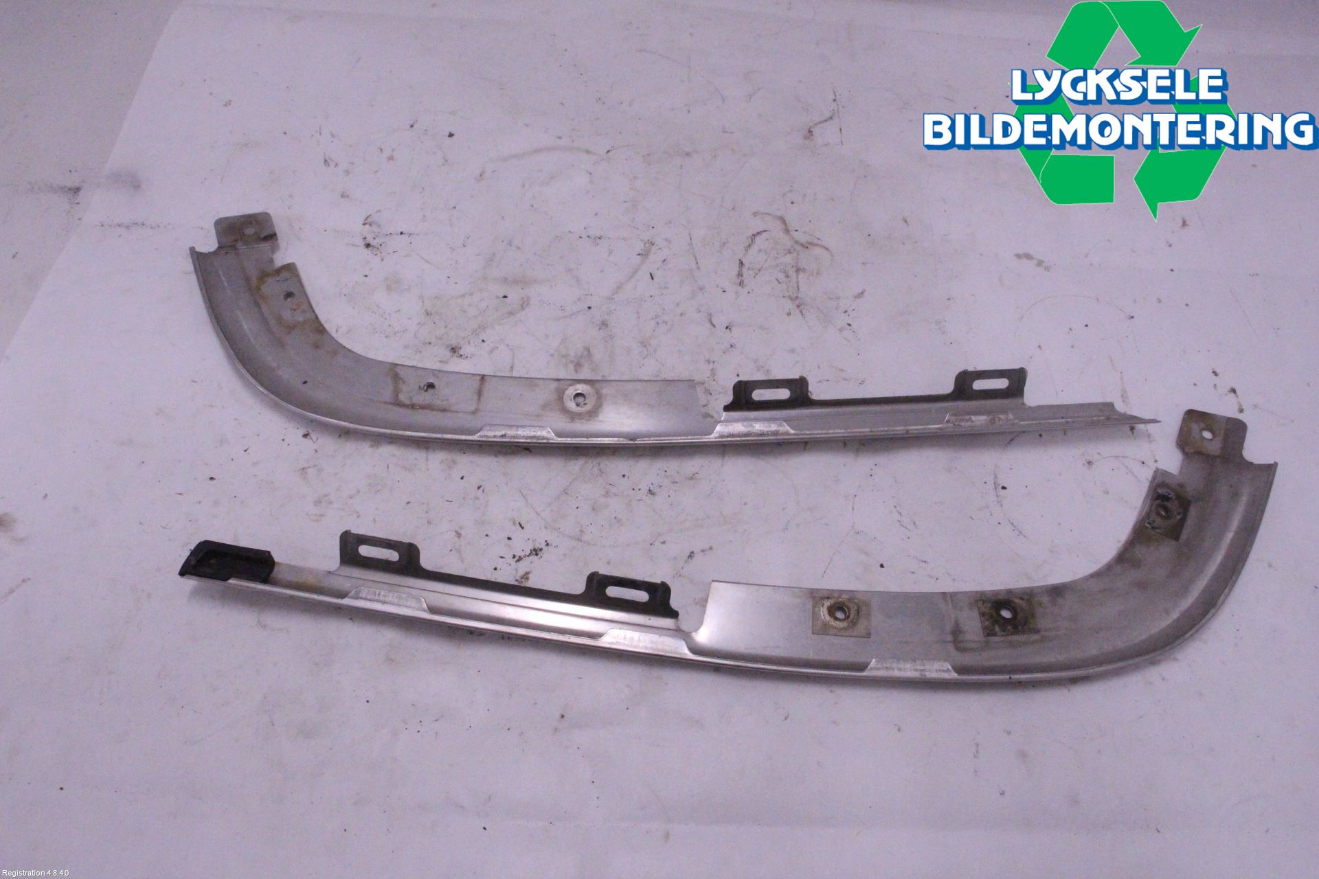 Audi V8       89- Stötfångarlist Fram