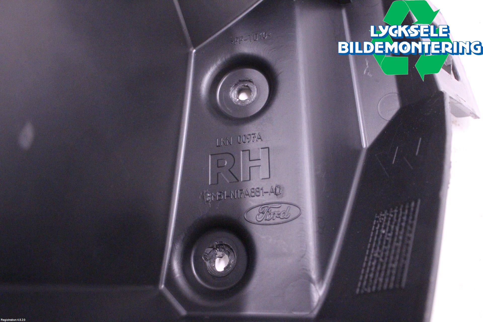 Ford FOCUS 15-18 Stötfångarfäste Bak Hö