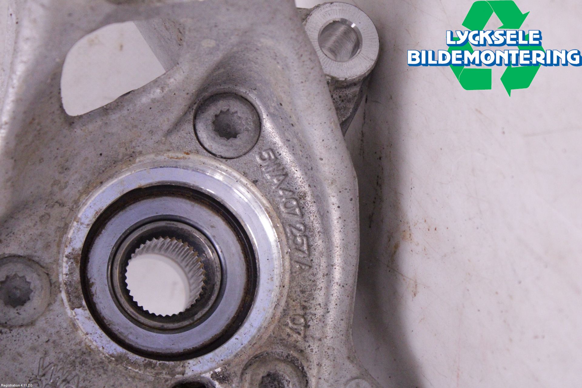 Volkswagen VW GOLF / E-GOLF VIII 20- Styrspindel Lagerhus Vä