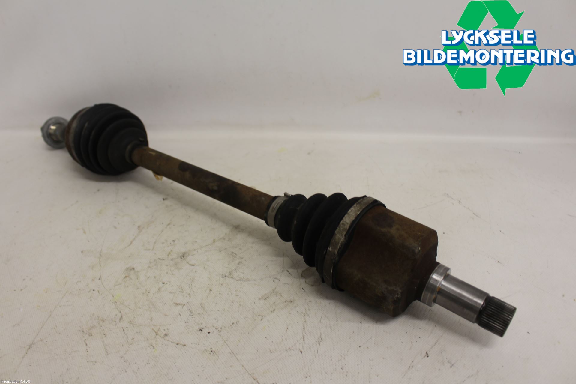 Volkswagen VW CADDY 11-15 Drivaxel Fram Vänster