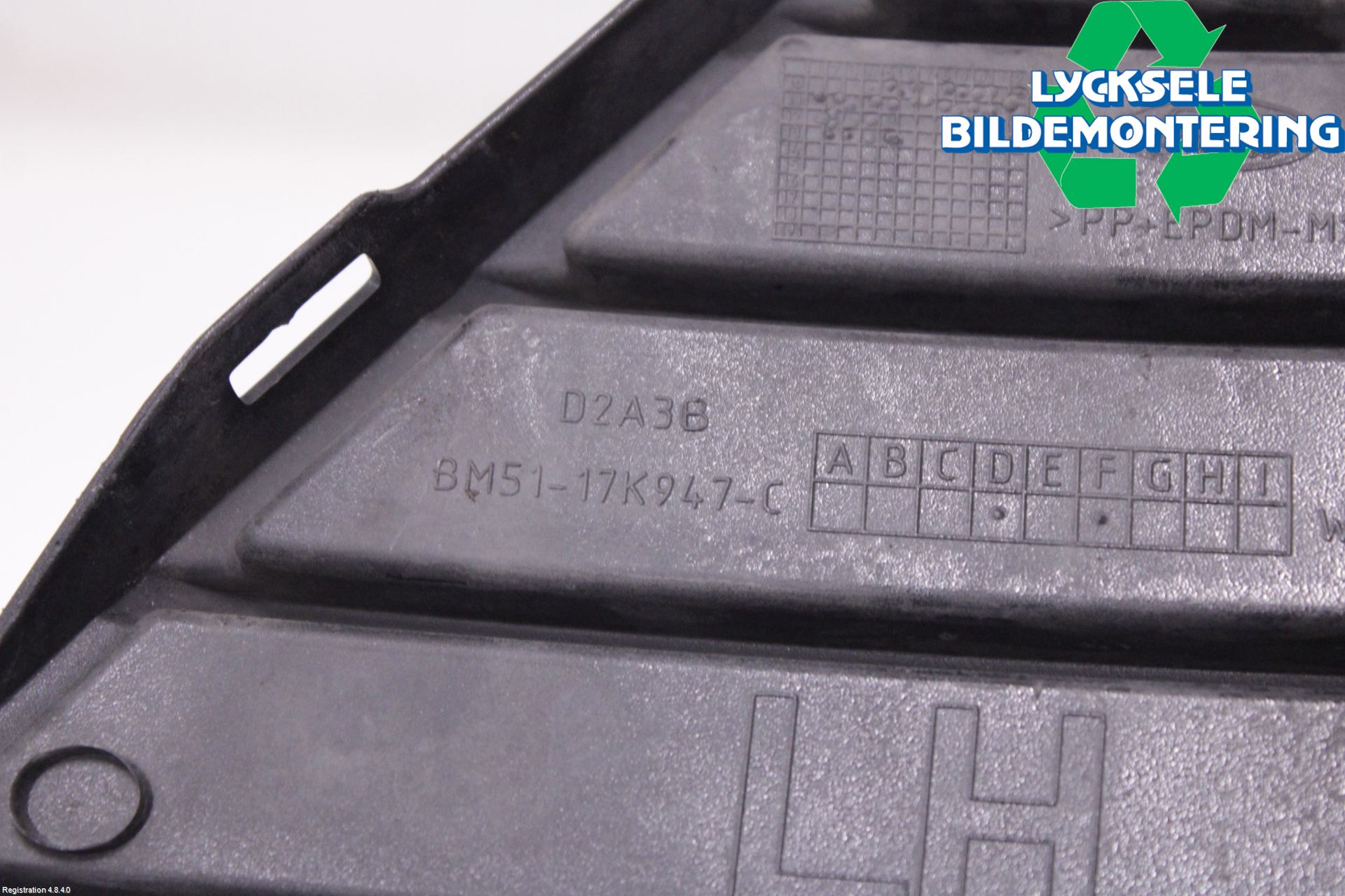 Ford FOCUS 11-14 Grilldel Vänster