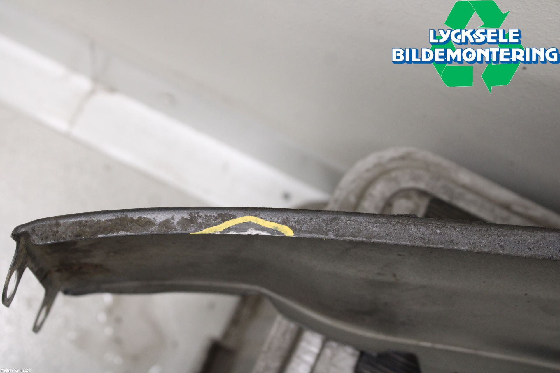 Audi A6 ALLROAD 12-18 Skärm Fram Höger