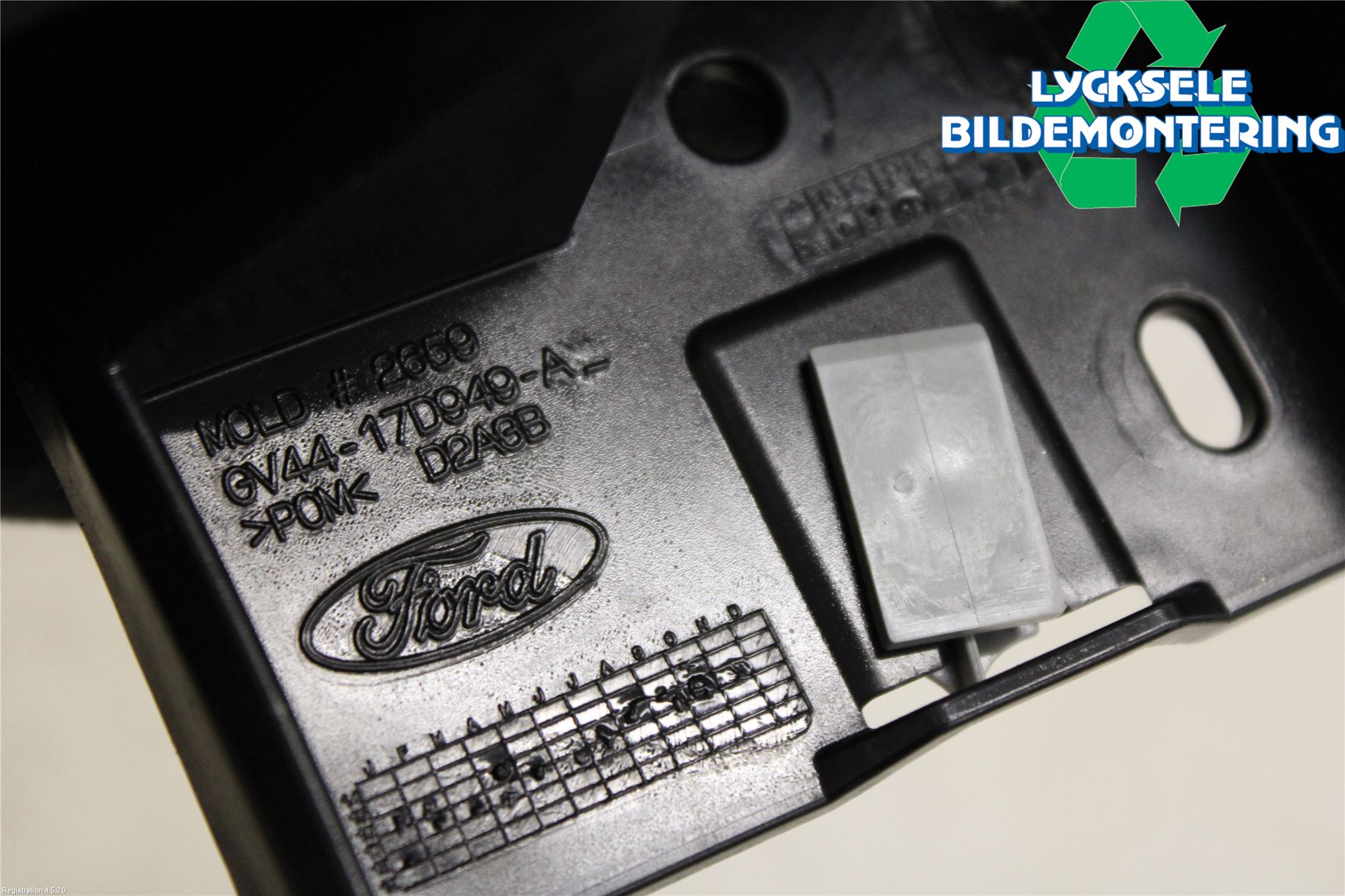 Ford KUGA 13-16 Stötfångarfäste Bak Vä