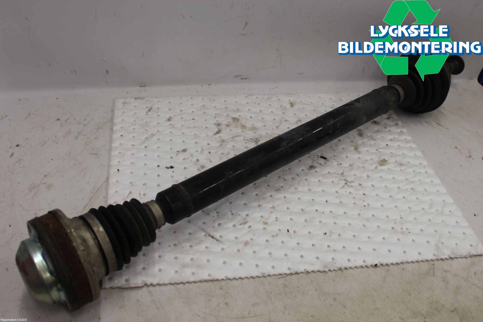 Volkswagen VW CADDY 11-15 Drivaxel Fram Höger