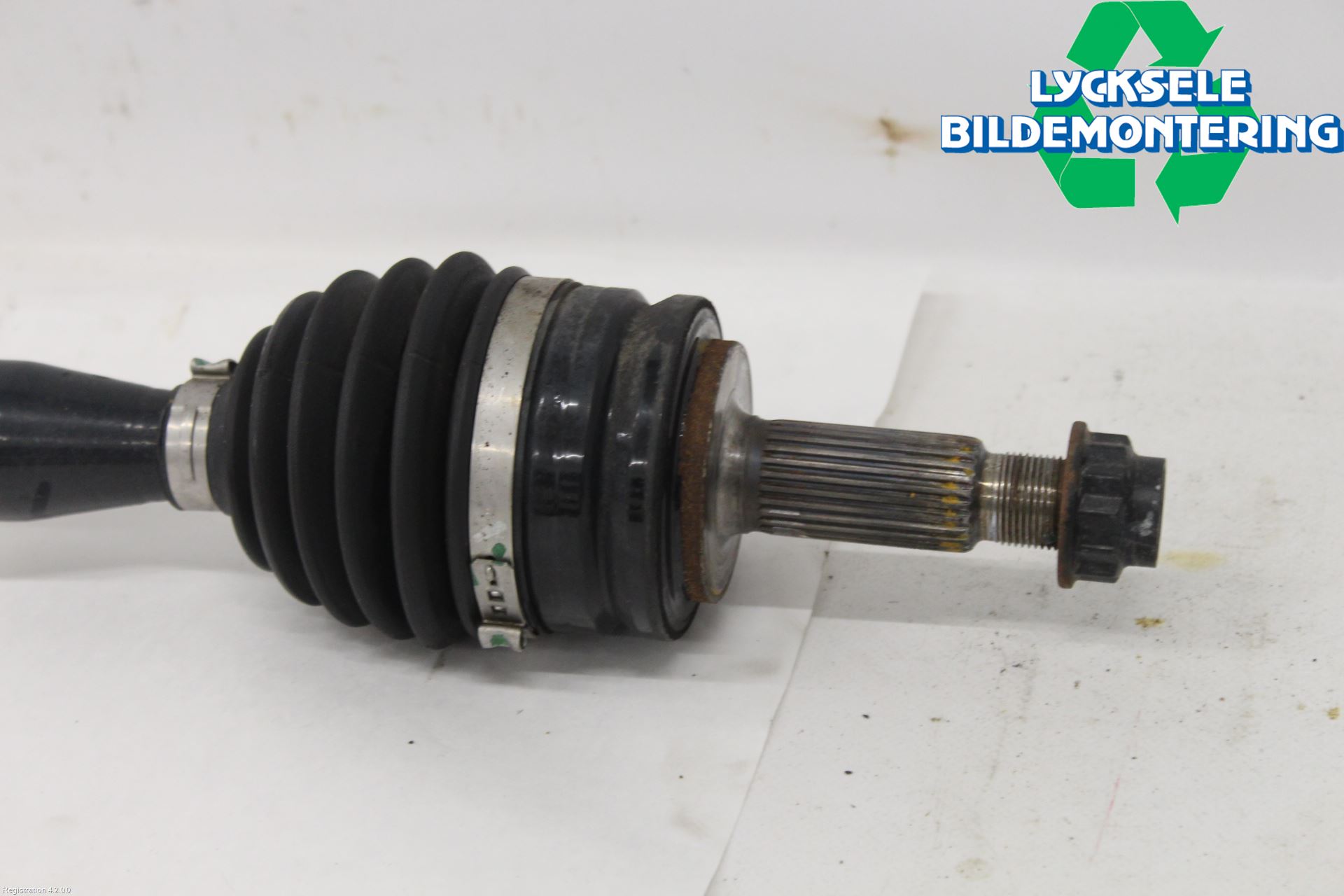 Toyota C-HR 16-23 Drivaxel Fram Höger