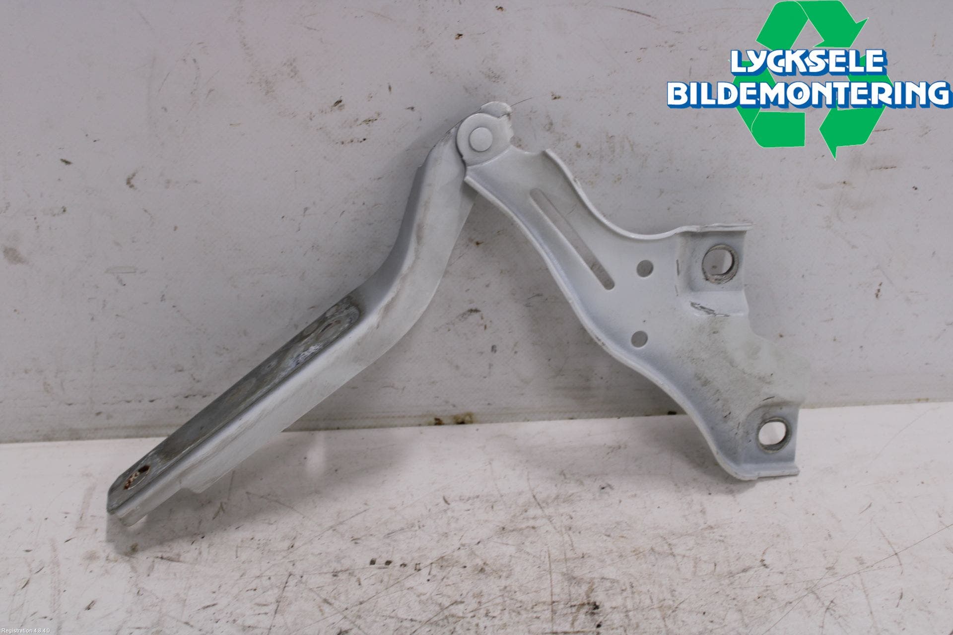 Volkswagen VW PASSAT 15-19 Huvgångjärn