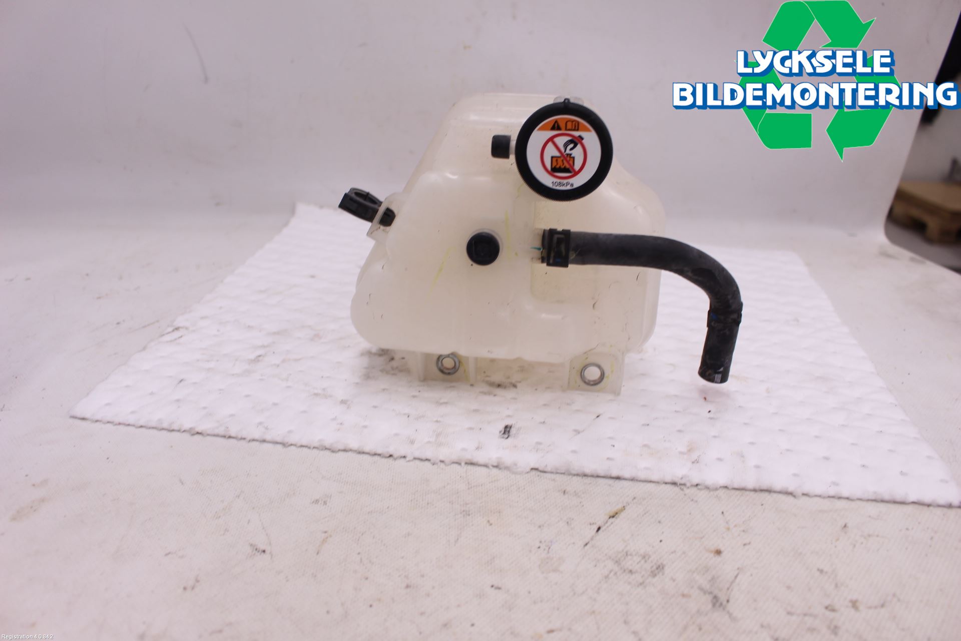 Toyota HILUX 16- Expansionstank