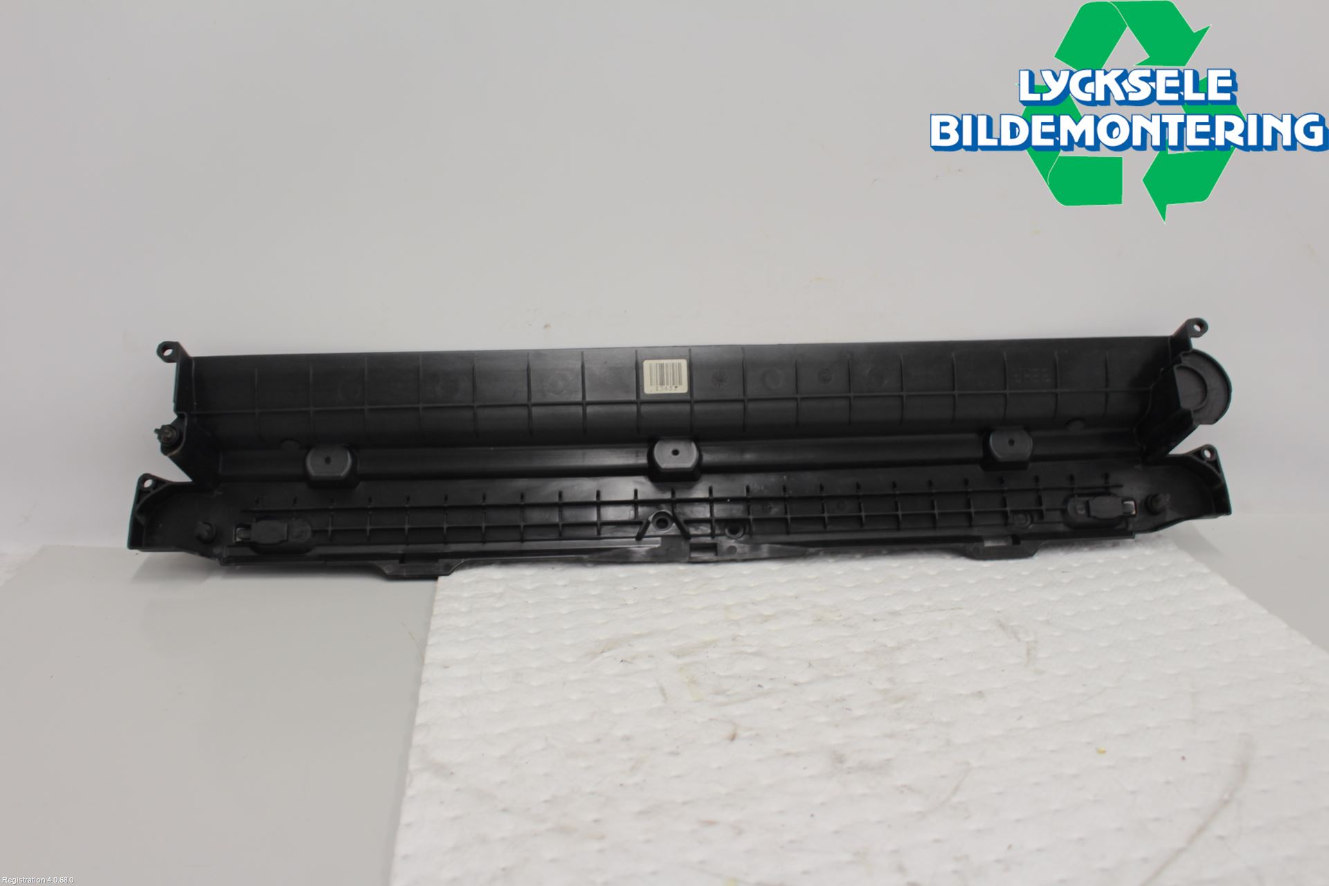 BMW 5 E60/61 Sed/Tou 02-10 Kylarfäste-Ram-Balk