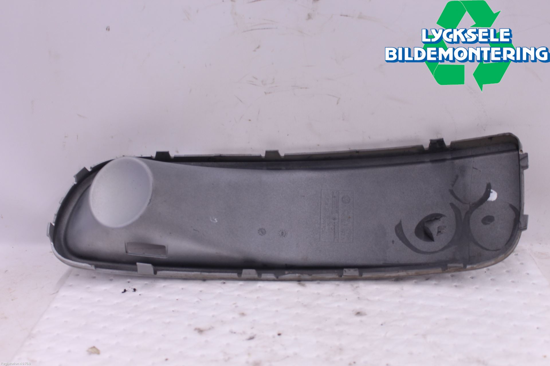 Volkswagen VW TRANSP/CARAVELLE (T5) 04-15 Grilldel Höger