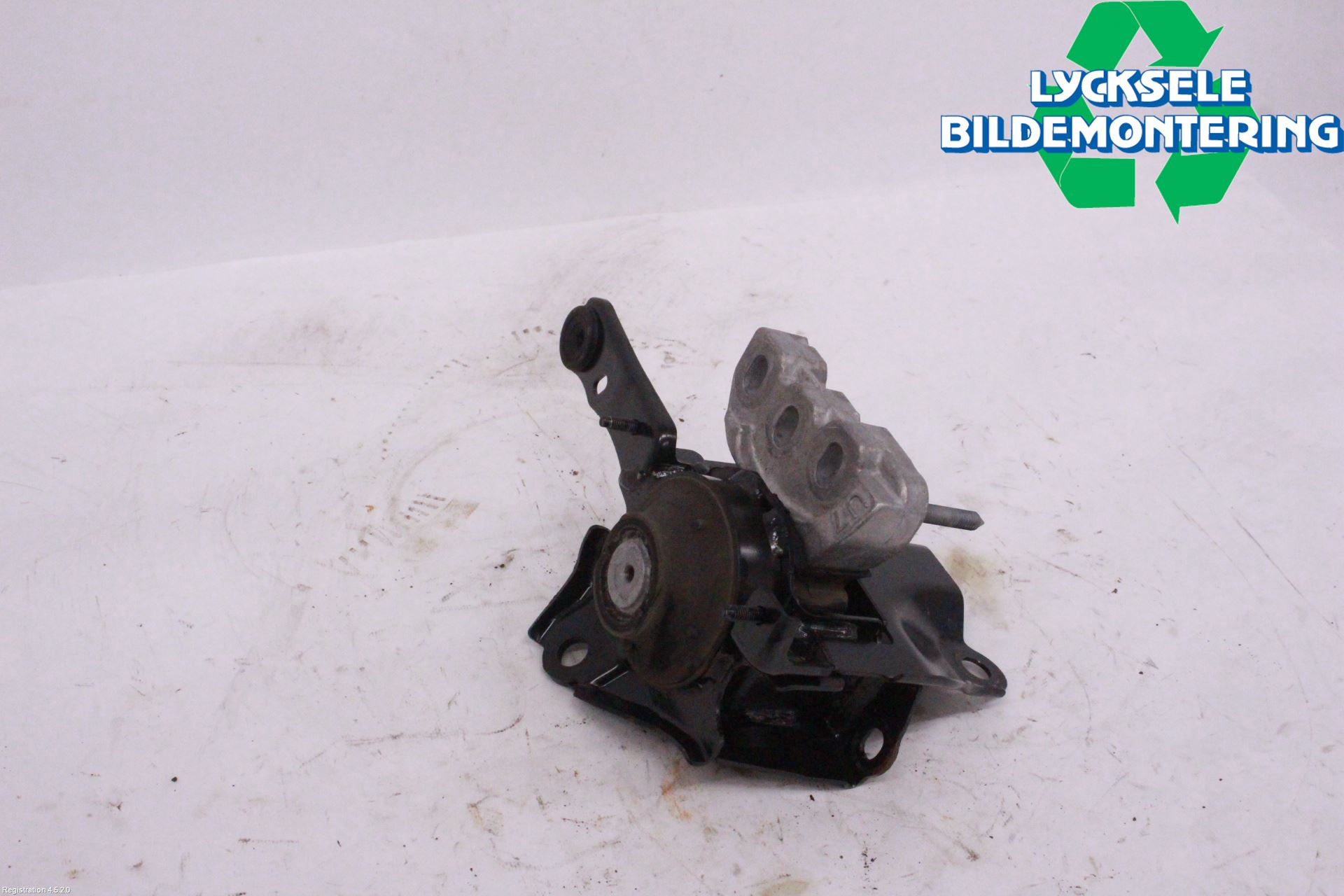 Toyota YARIS XP21 20- Motorfäste