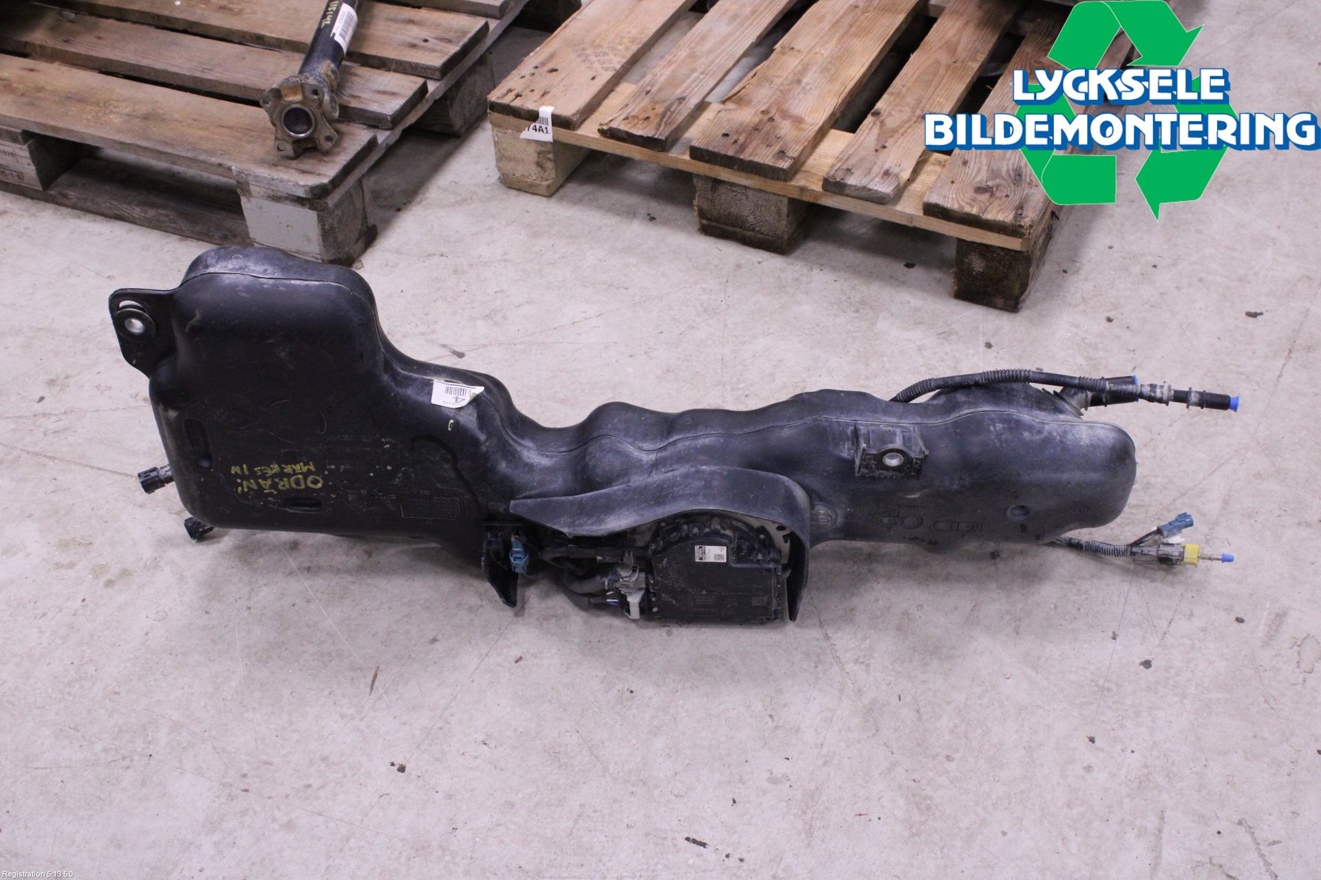 Toyota HILUX 16- Adblue Tank